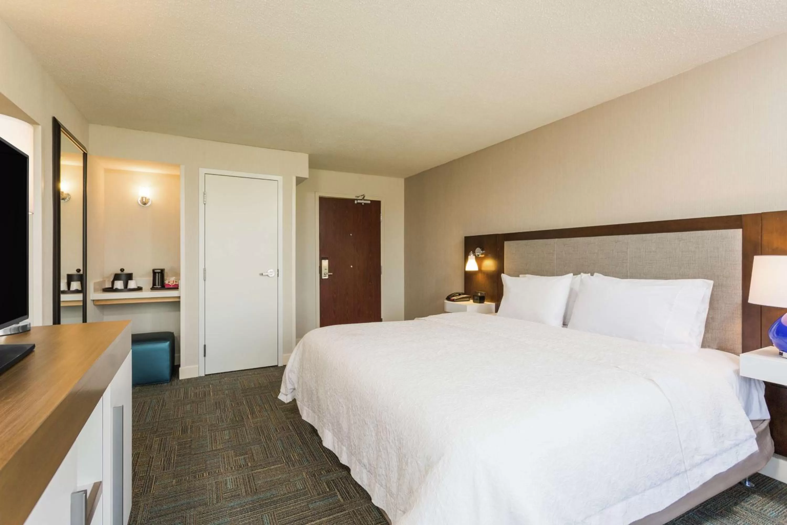 Bedroom, Bed in Hampton Inn Manassas