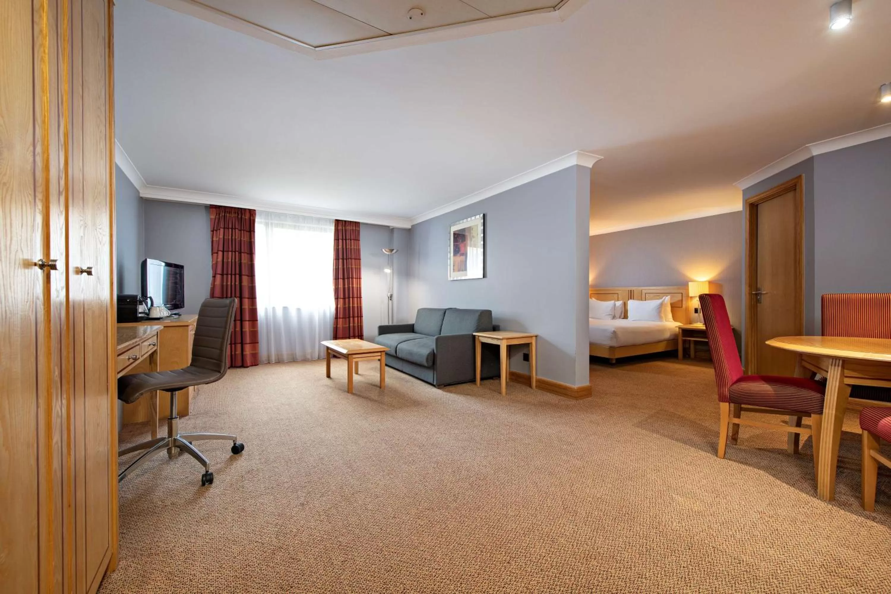 Bedroom in DoubleTree by Hilton Swindon Hotel