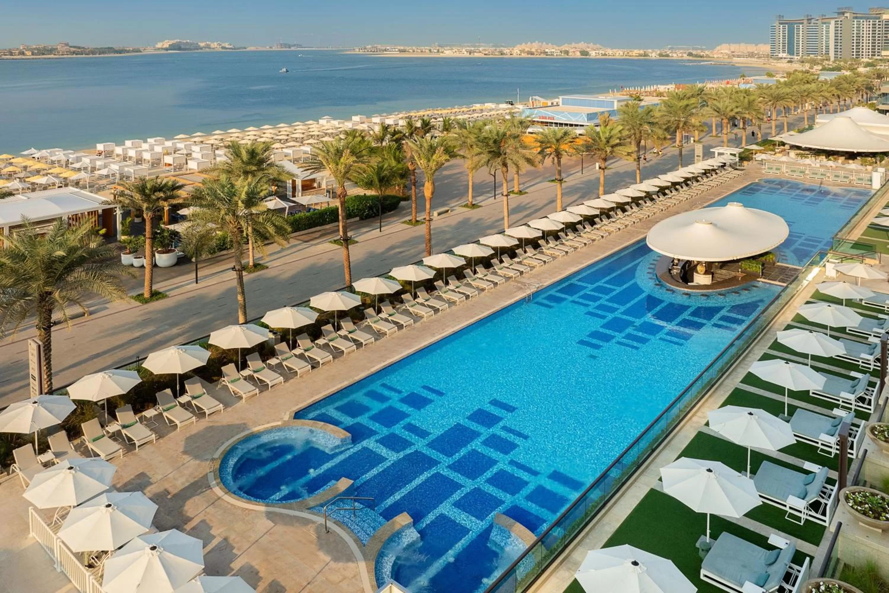 Swimming pool in Marriott Resort Palm Jumeirah, Dubai