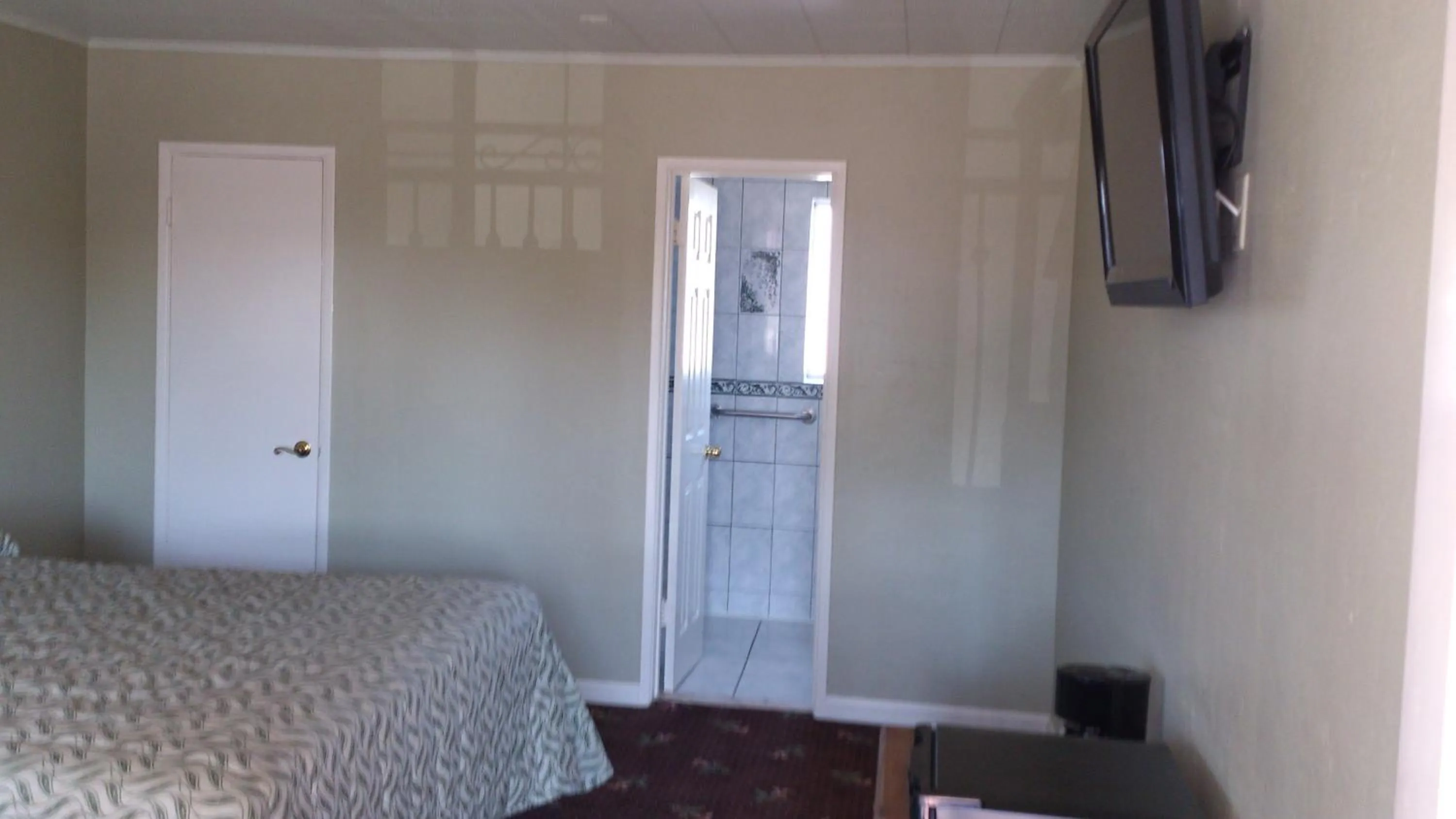 Photo of the whole room, Bed in Santa Ana Travel Inn