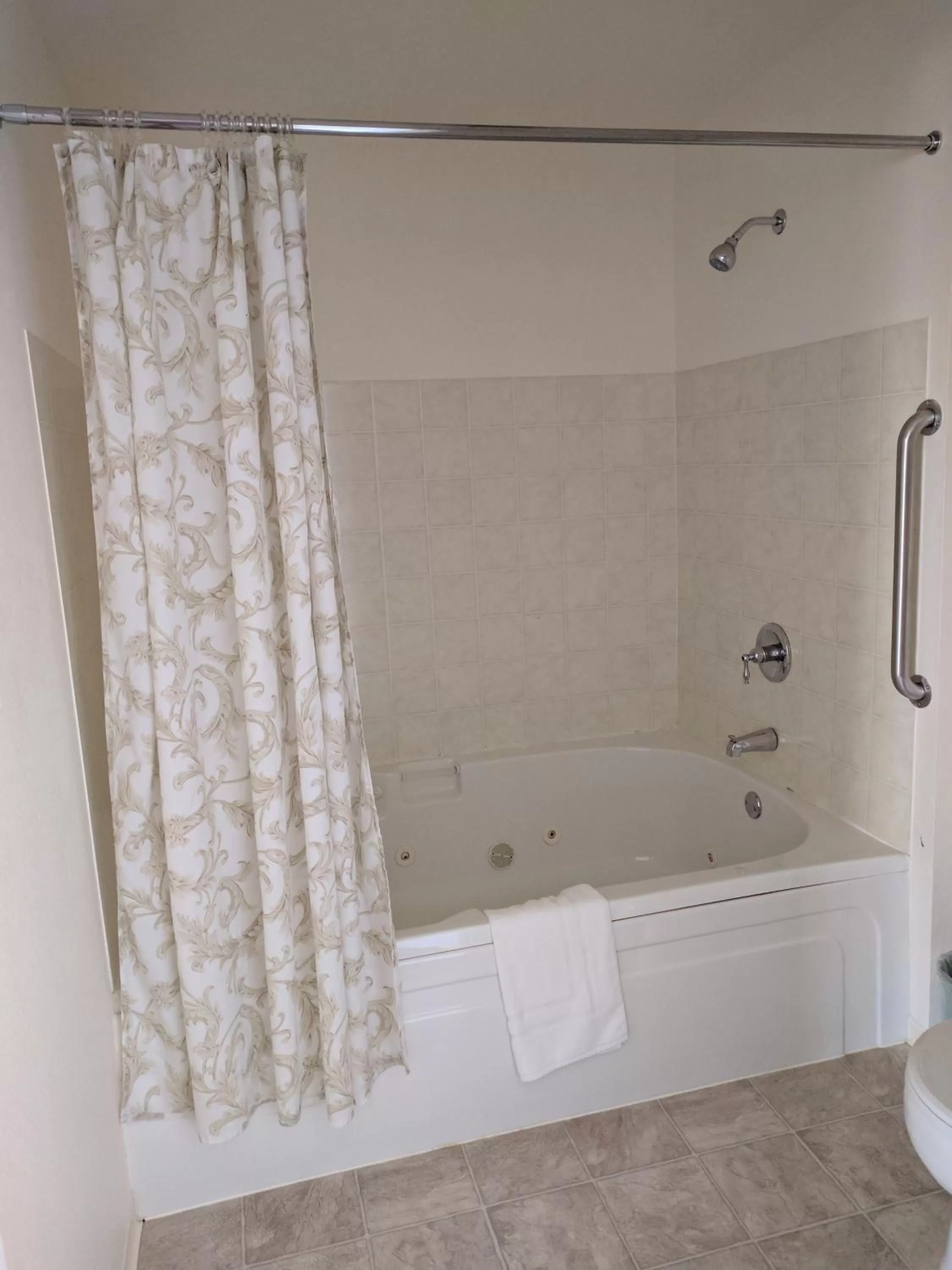 Bathroom in Lighthouse Inn