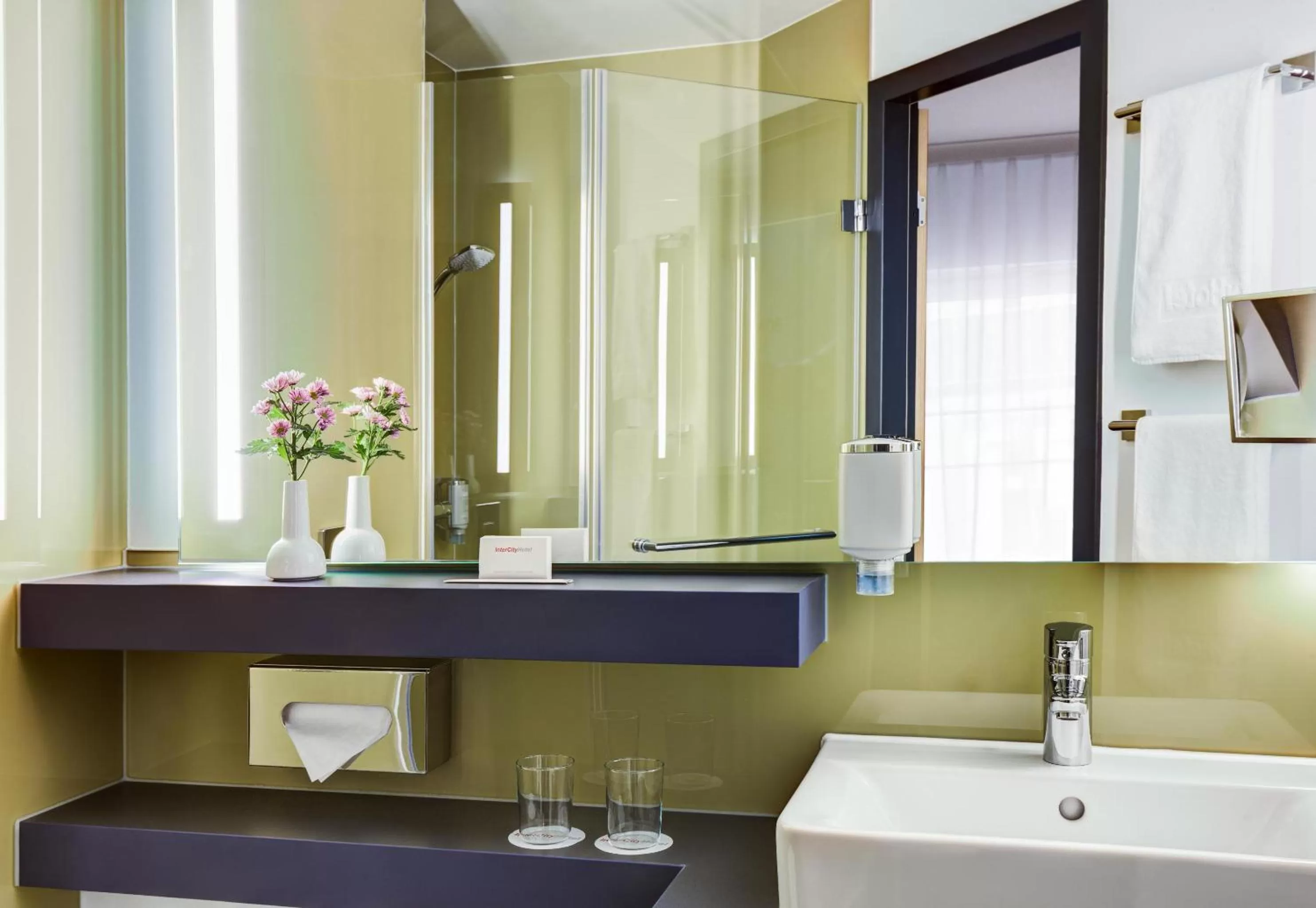 Bathroom in IntercityHotel Hamburg Altona