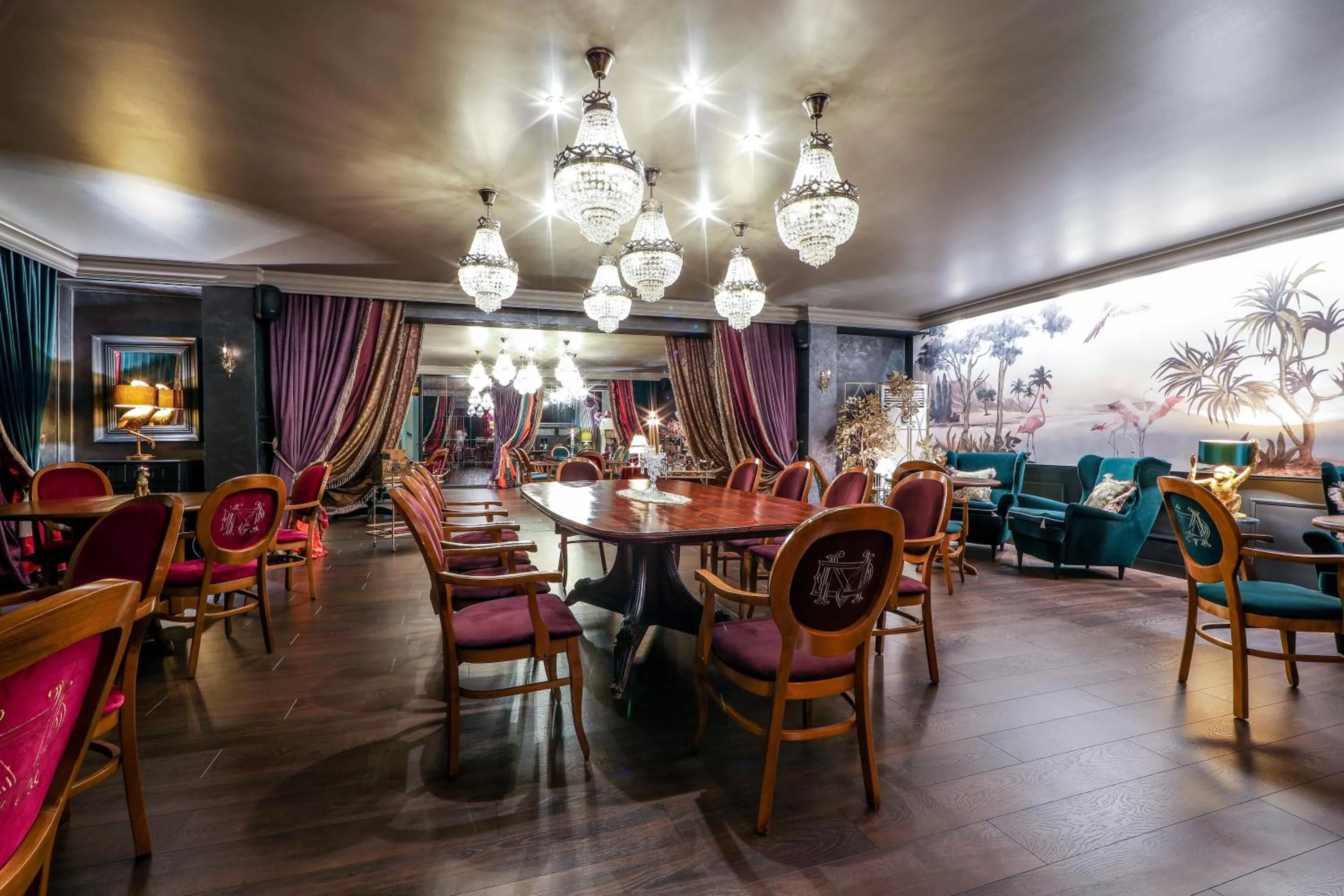 Restaurant/Places to Eat in Complex Baroto