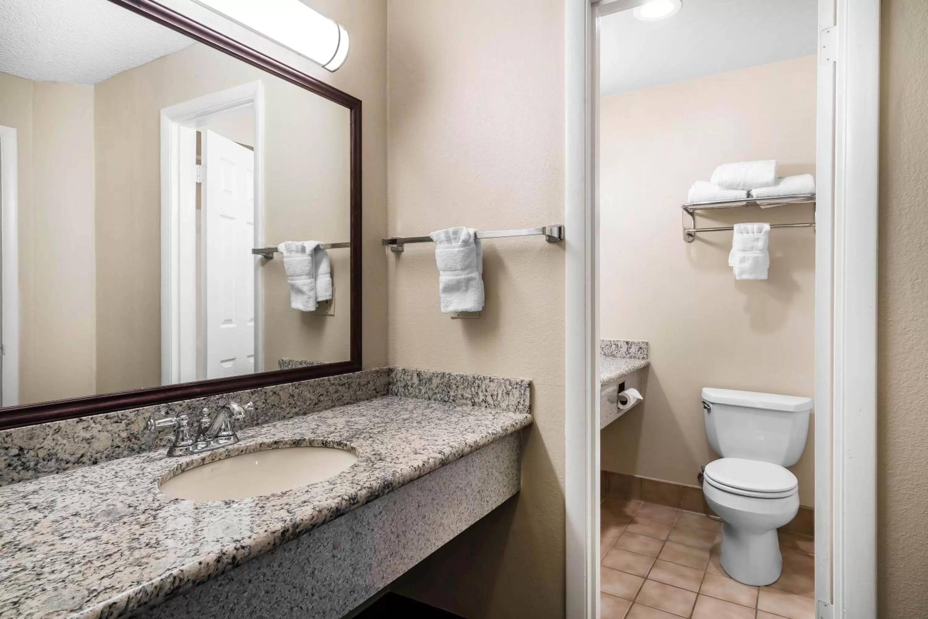 Bathroom in Oasis Inn Tacoma