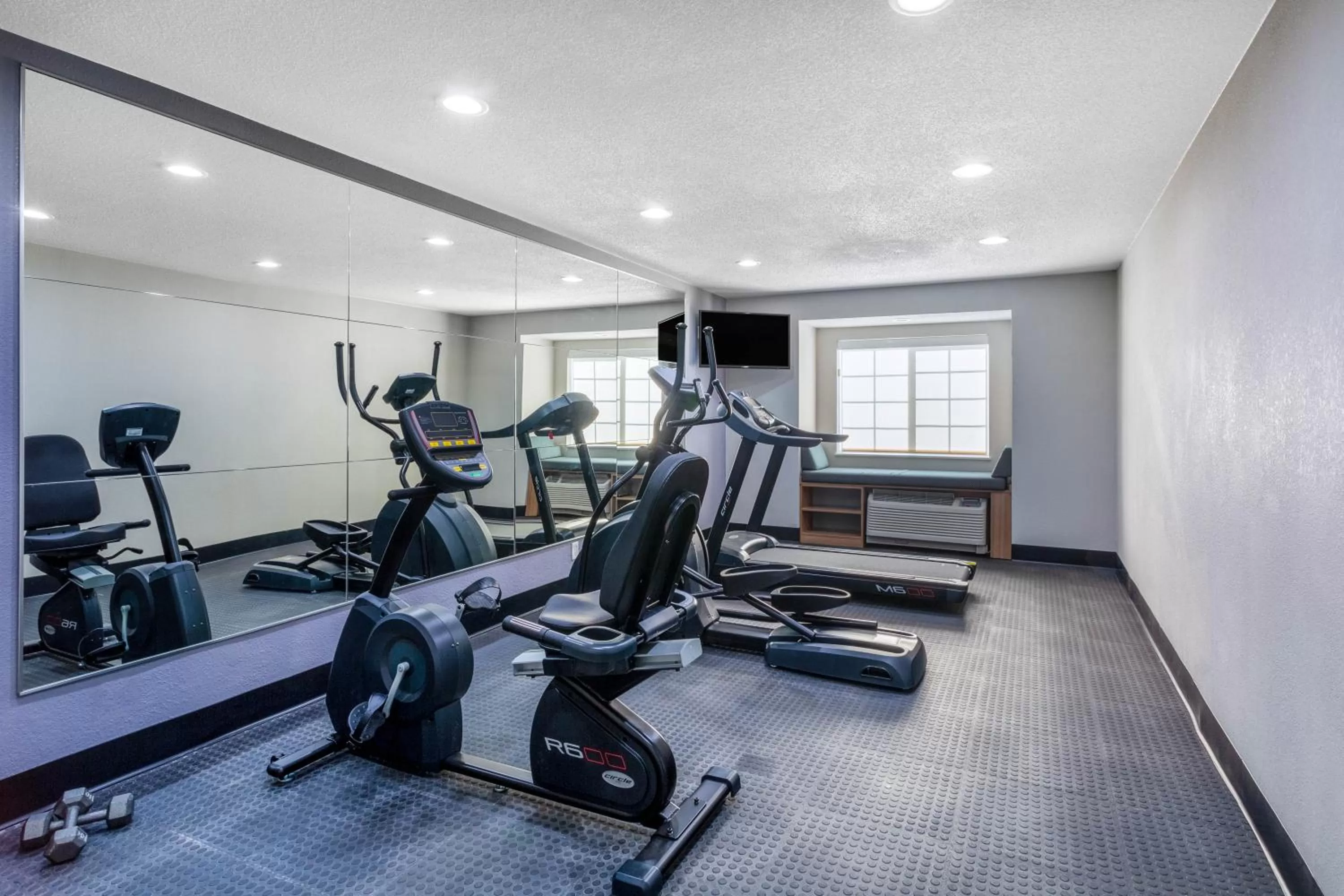 Fitness centre/facilities in Microtel Inn & Suites by Wyndham Burlington