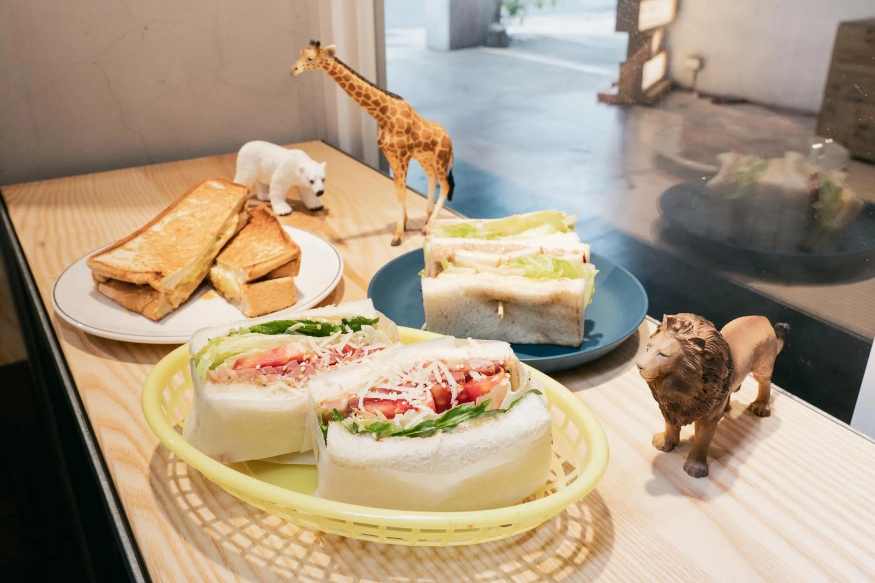 Food and drinks in OwlStay Flip Flop Hostel - Garden