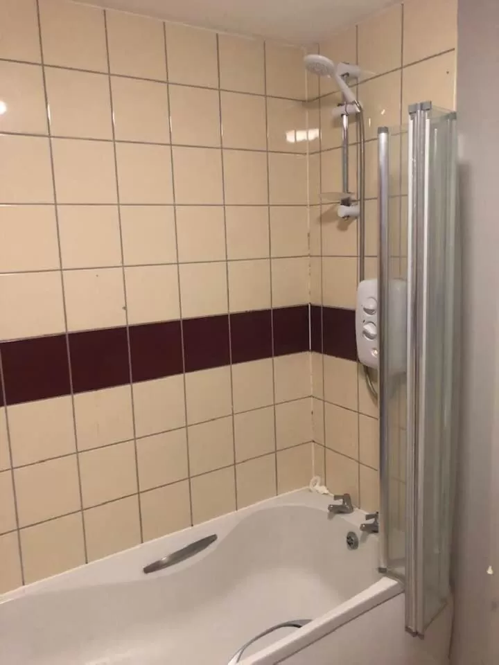 Bathroom in The Holroyd Arms