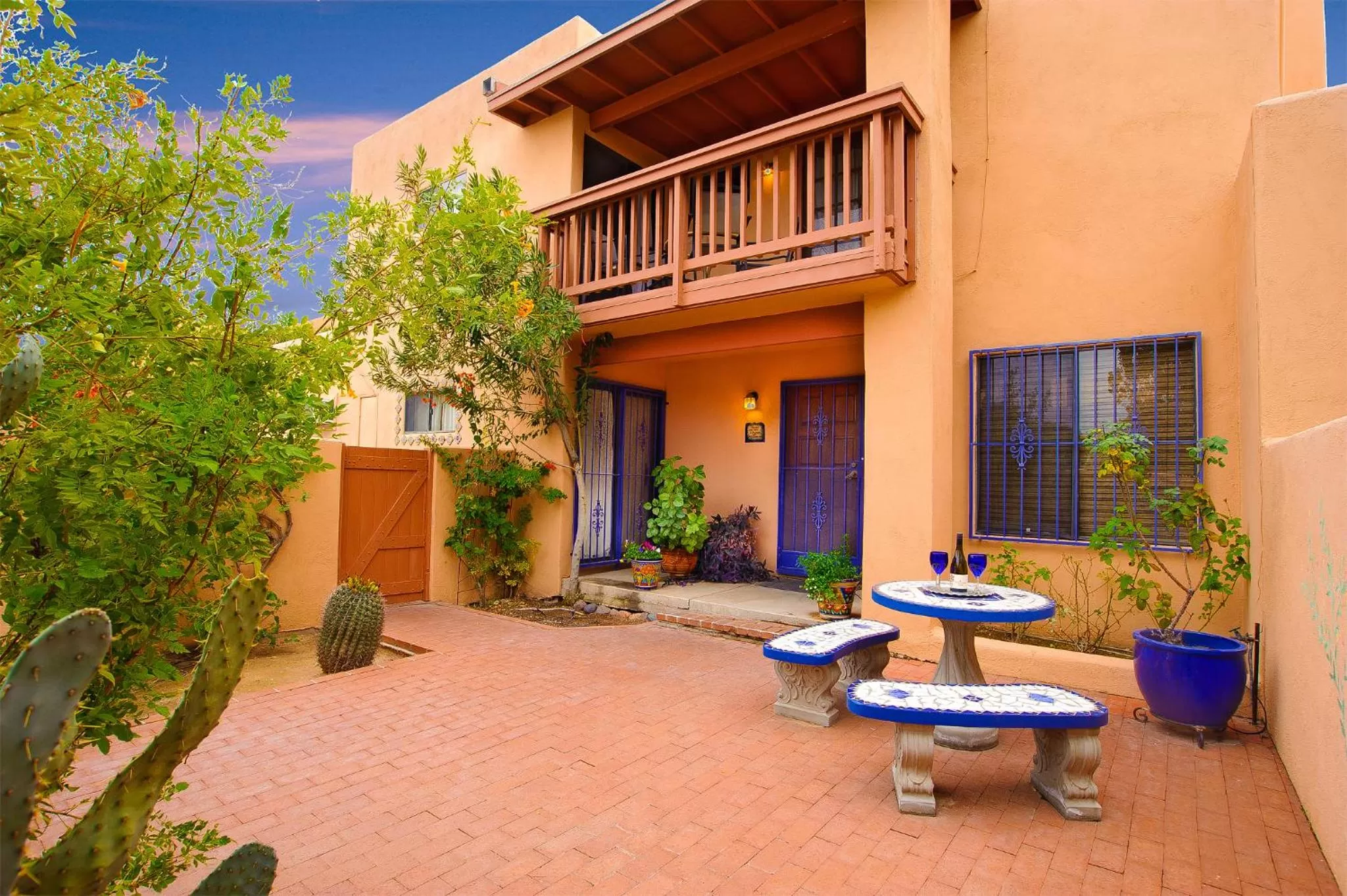 Patio in Adobe Rose Inn