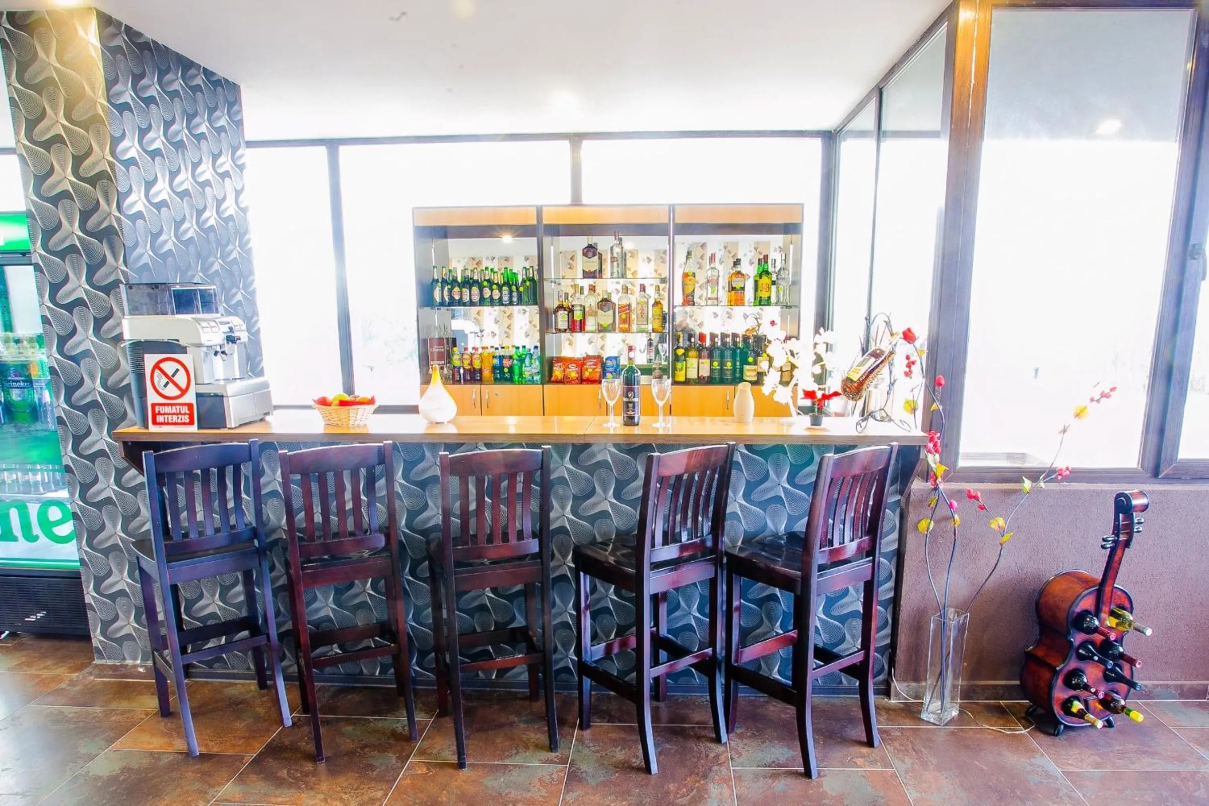 Lounge or bar in Hotel Charter Otopeni