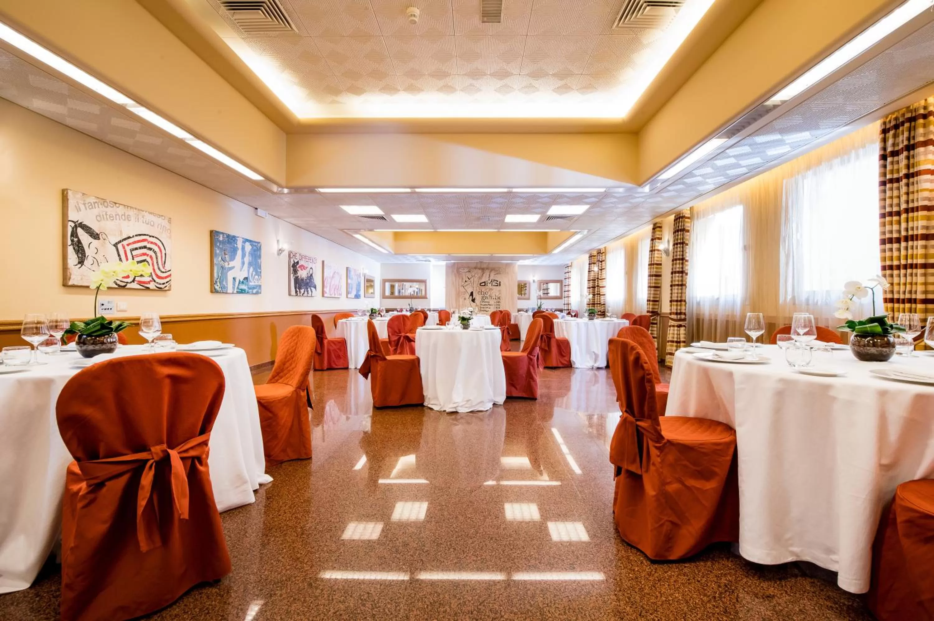 Restaurant/places to eat in Astoria Palace Hotel