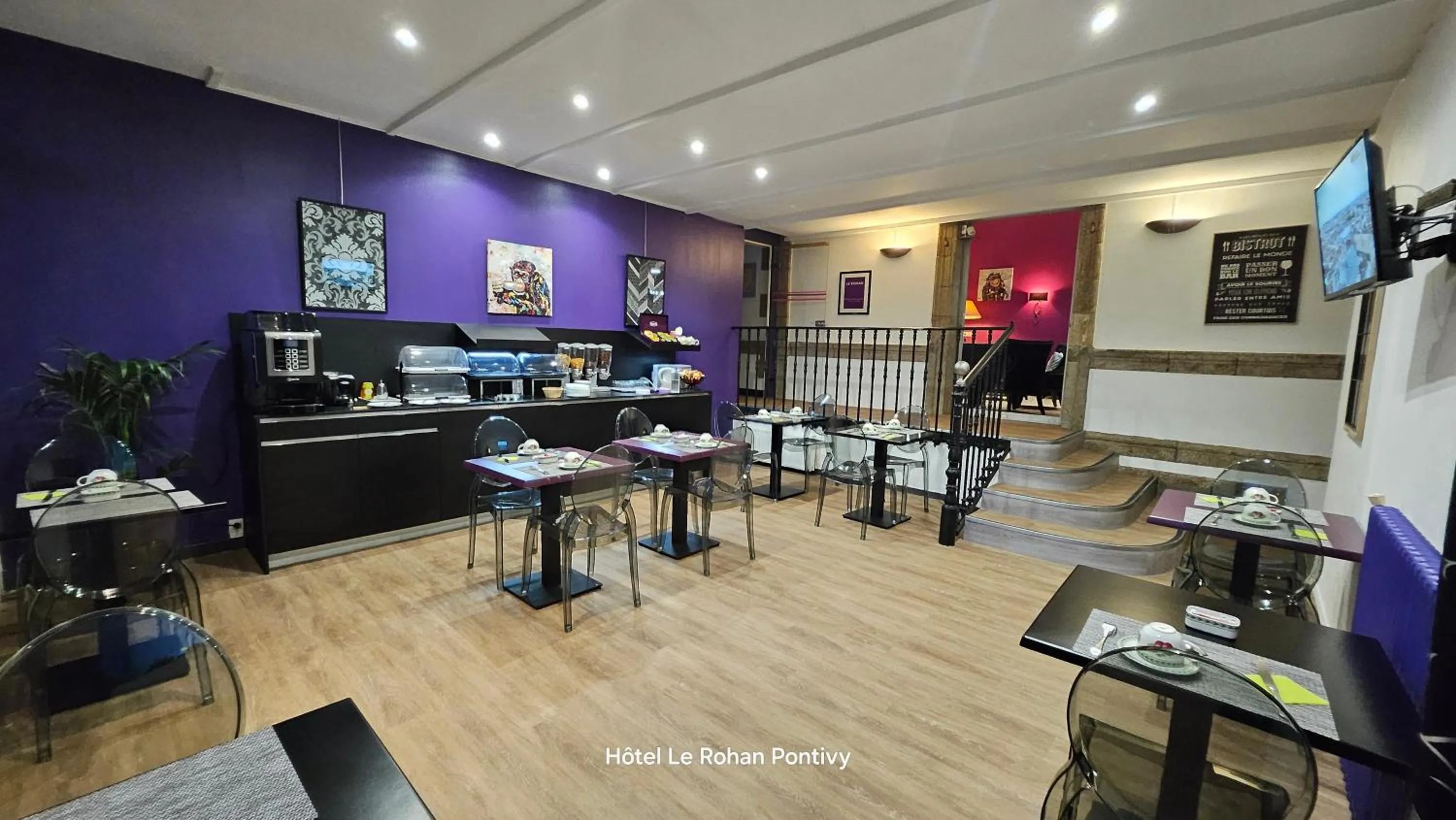 Breakfast in Hôtel Le Rohan Charme et Caractère