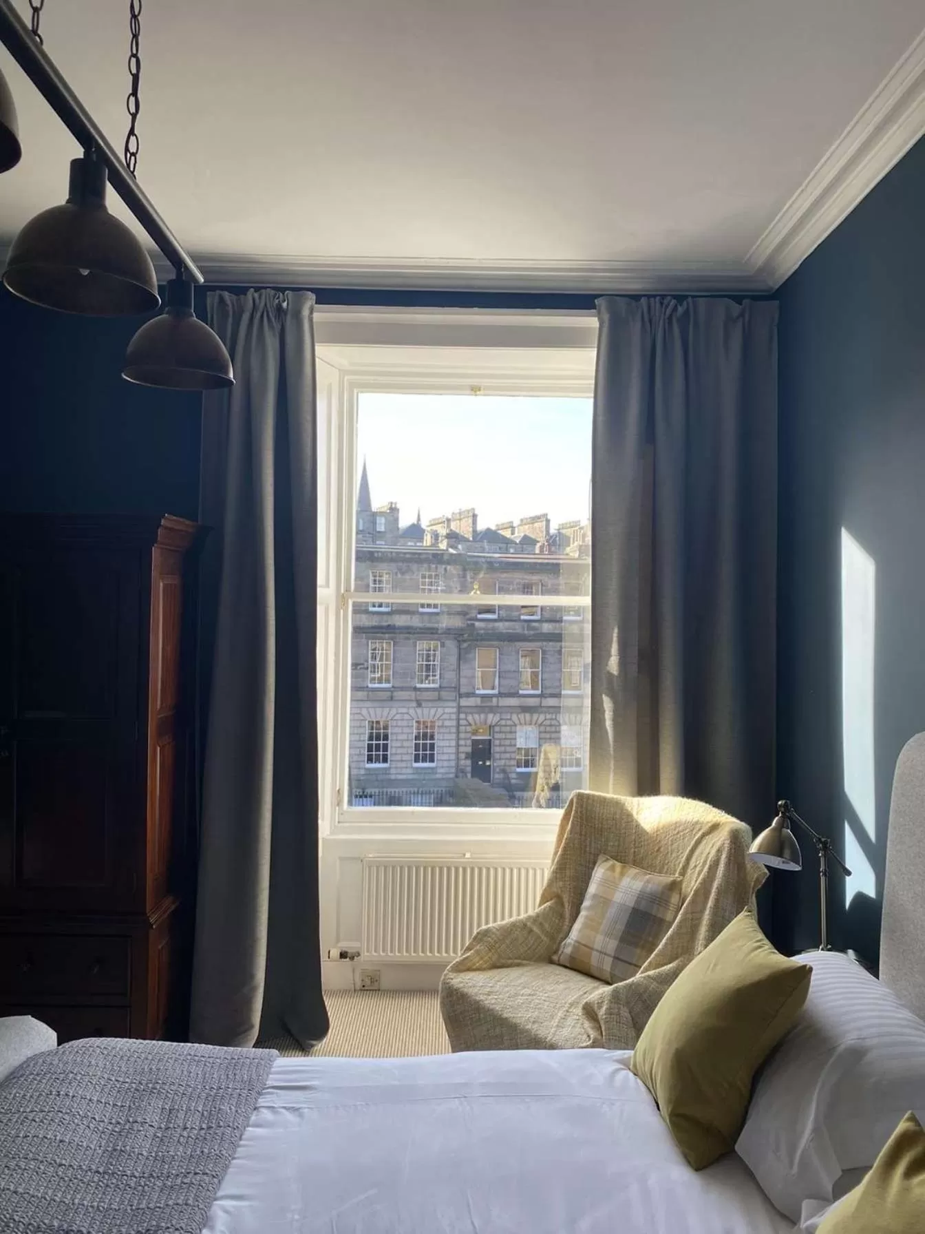 Photo of the whole room, Bed in West End Townhouse