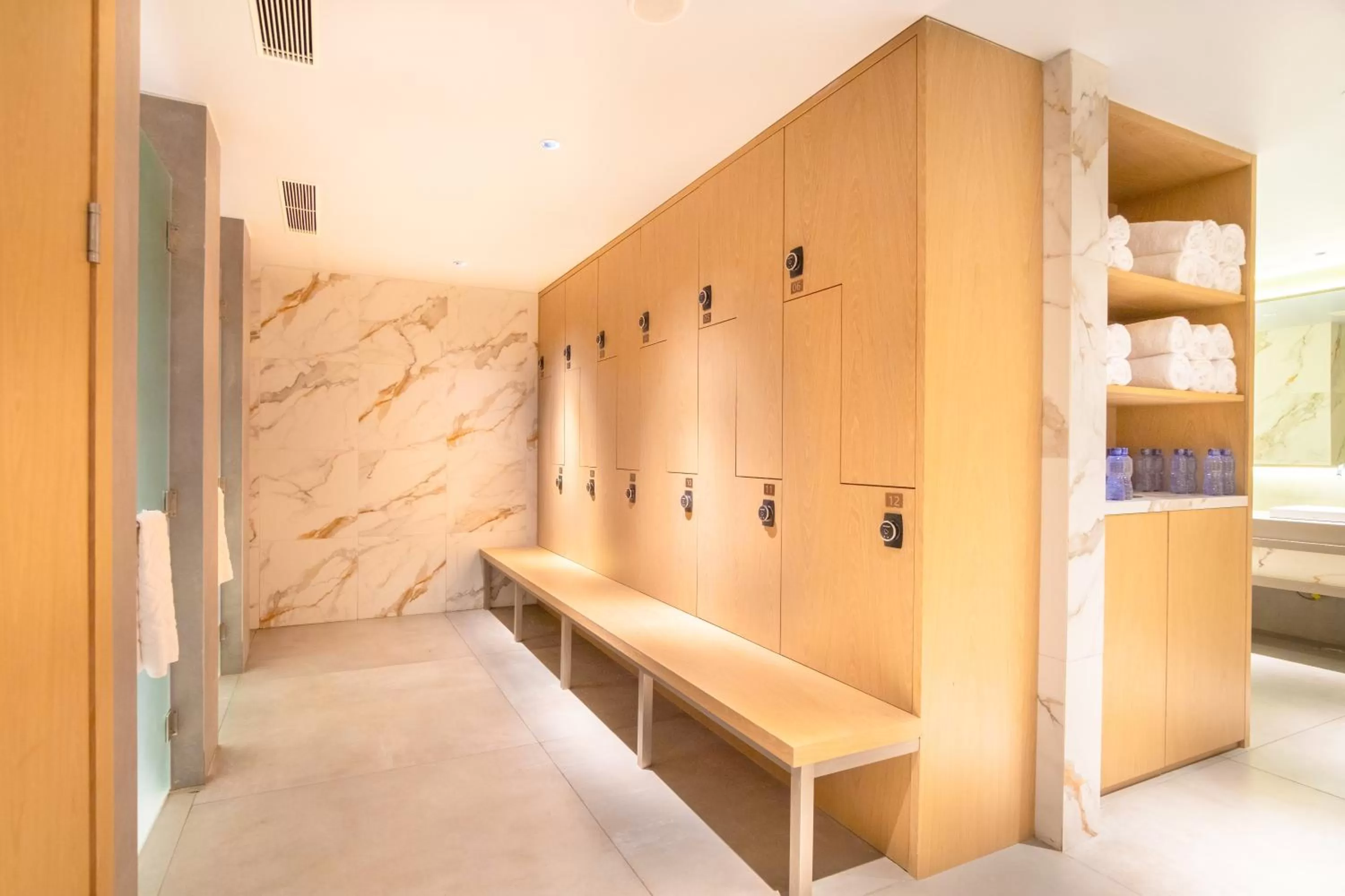 Fitness centre/facilities, Bed in Hilton Kinshasa