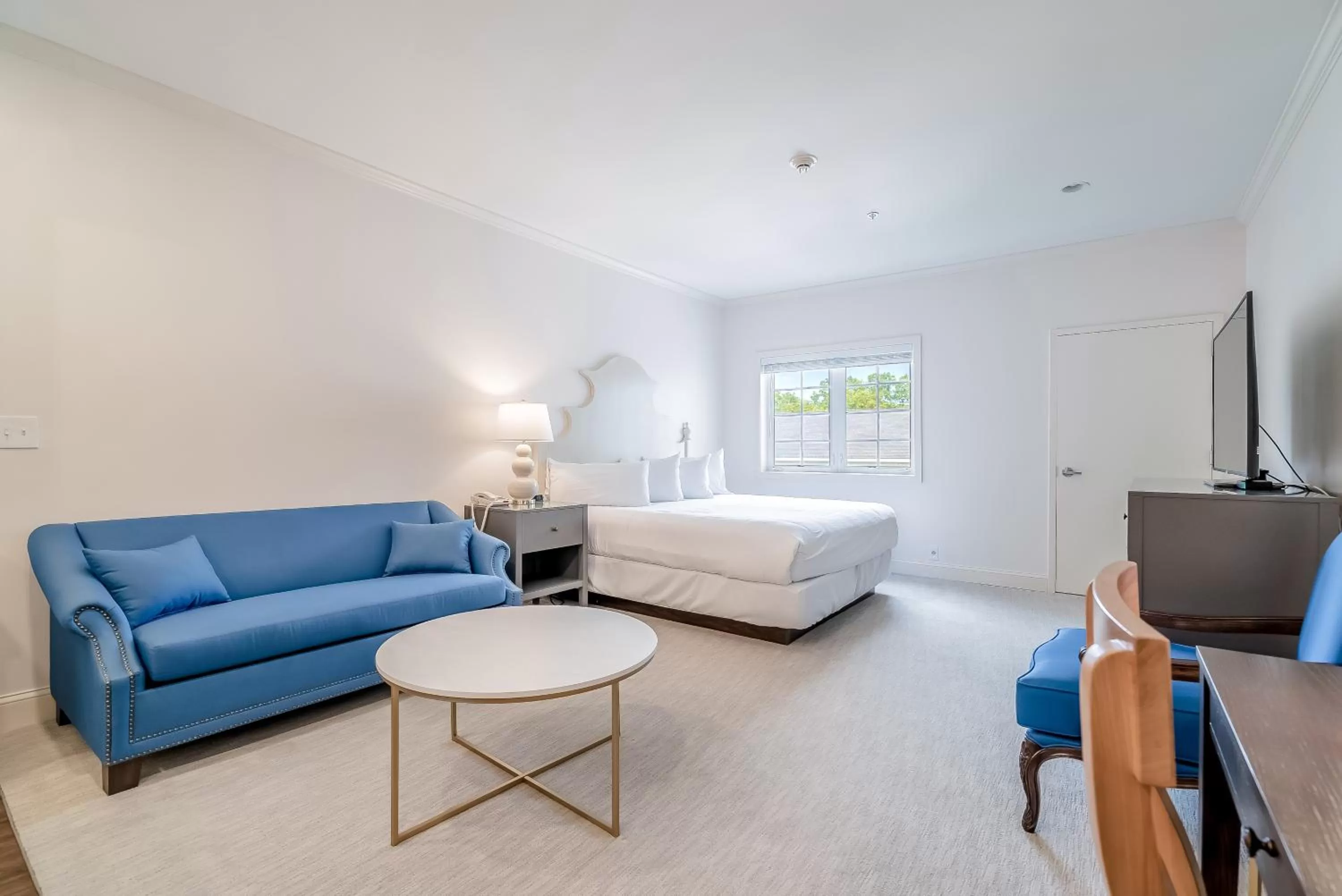 Bedroom, Bed in Chateau Renault