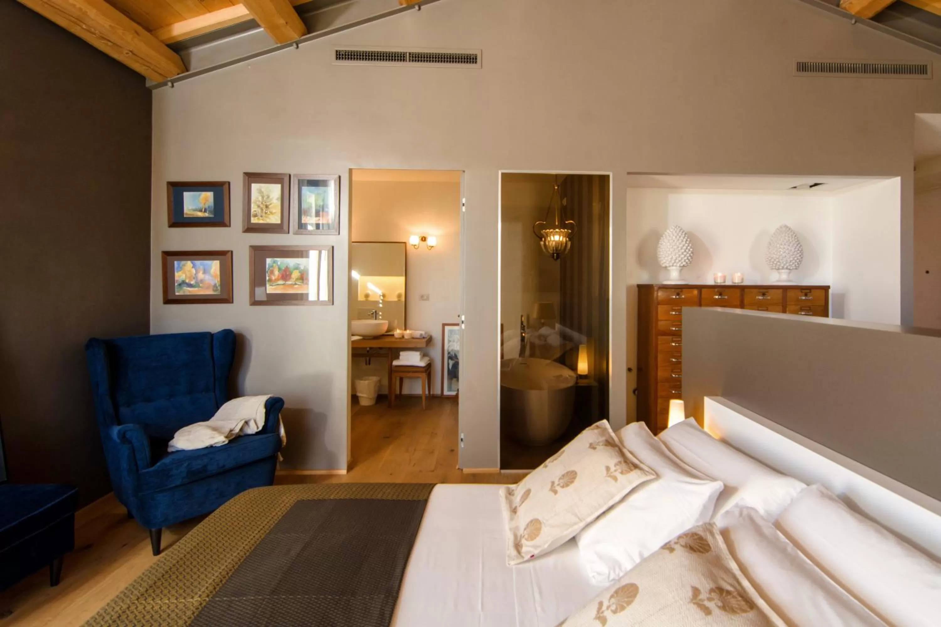 Bed in CasaVostra - Ambience Suites