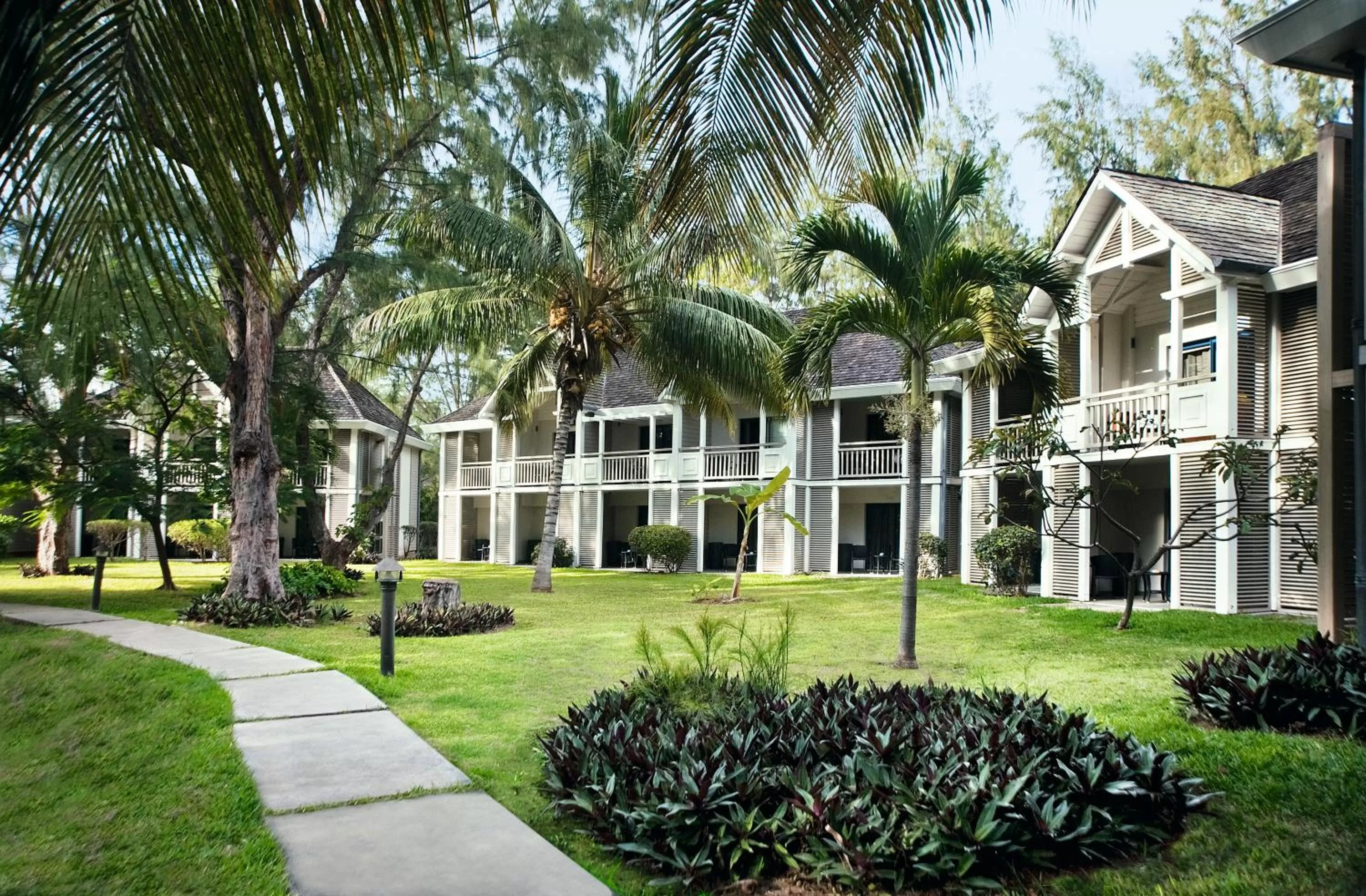 Facade/entrance in LUX* Saint Gilles Resort