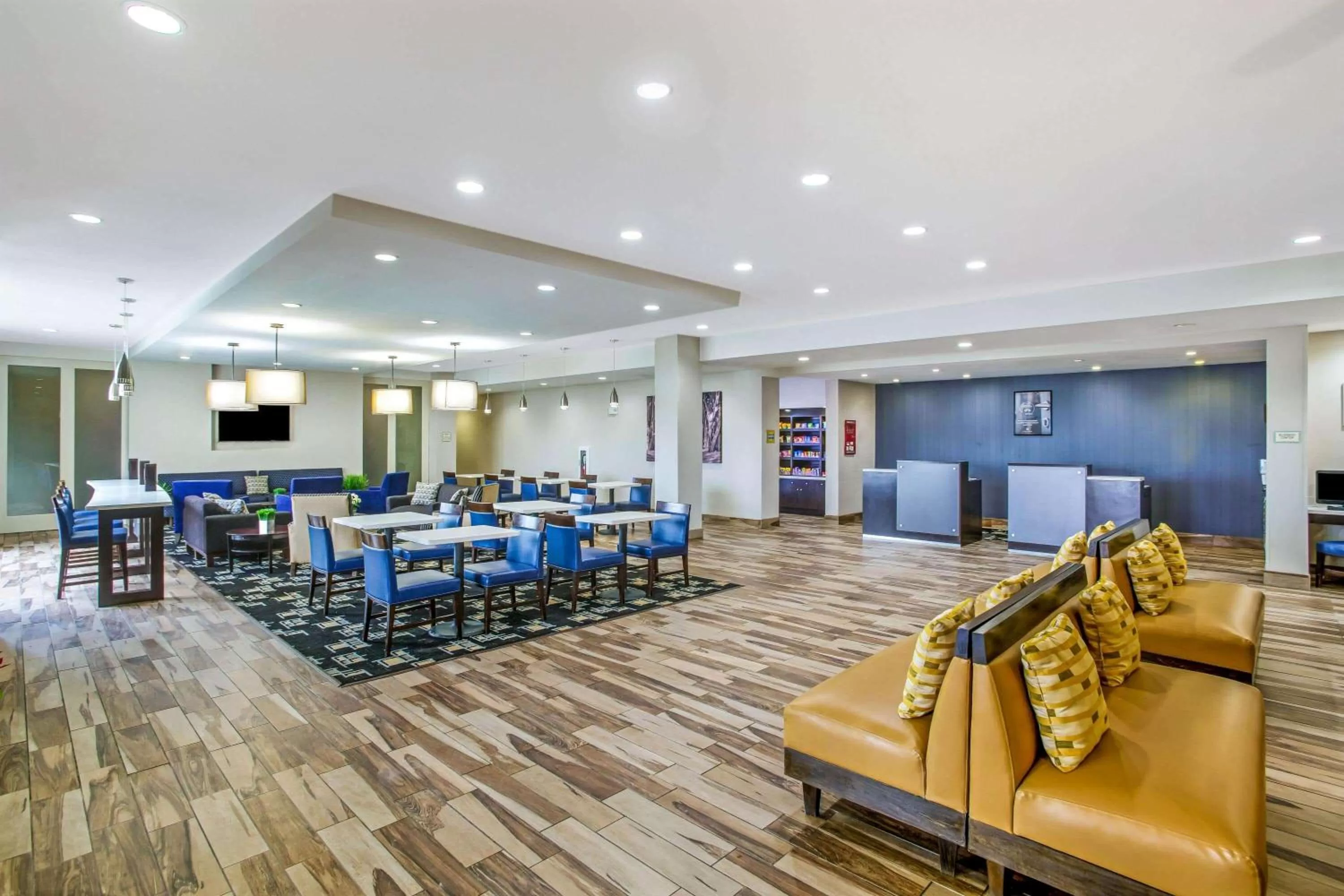 Lobby or reception in La Quinta by Wyndham Karnes City - Kenedy