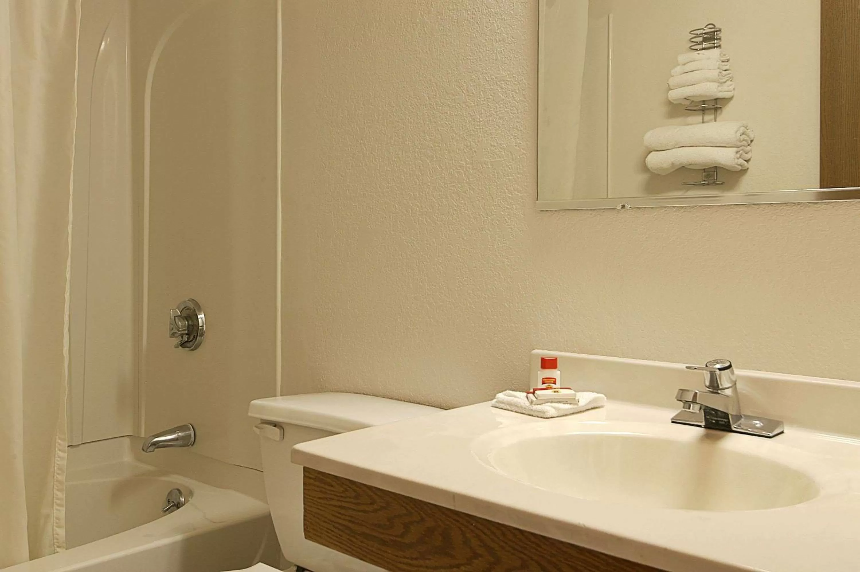 Photo of the whole room in Super 8 by Wyndham Manchester Airport