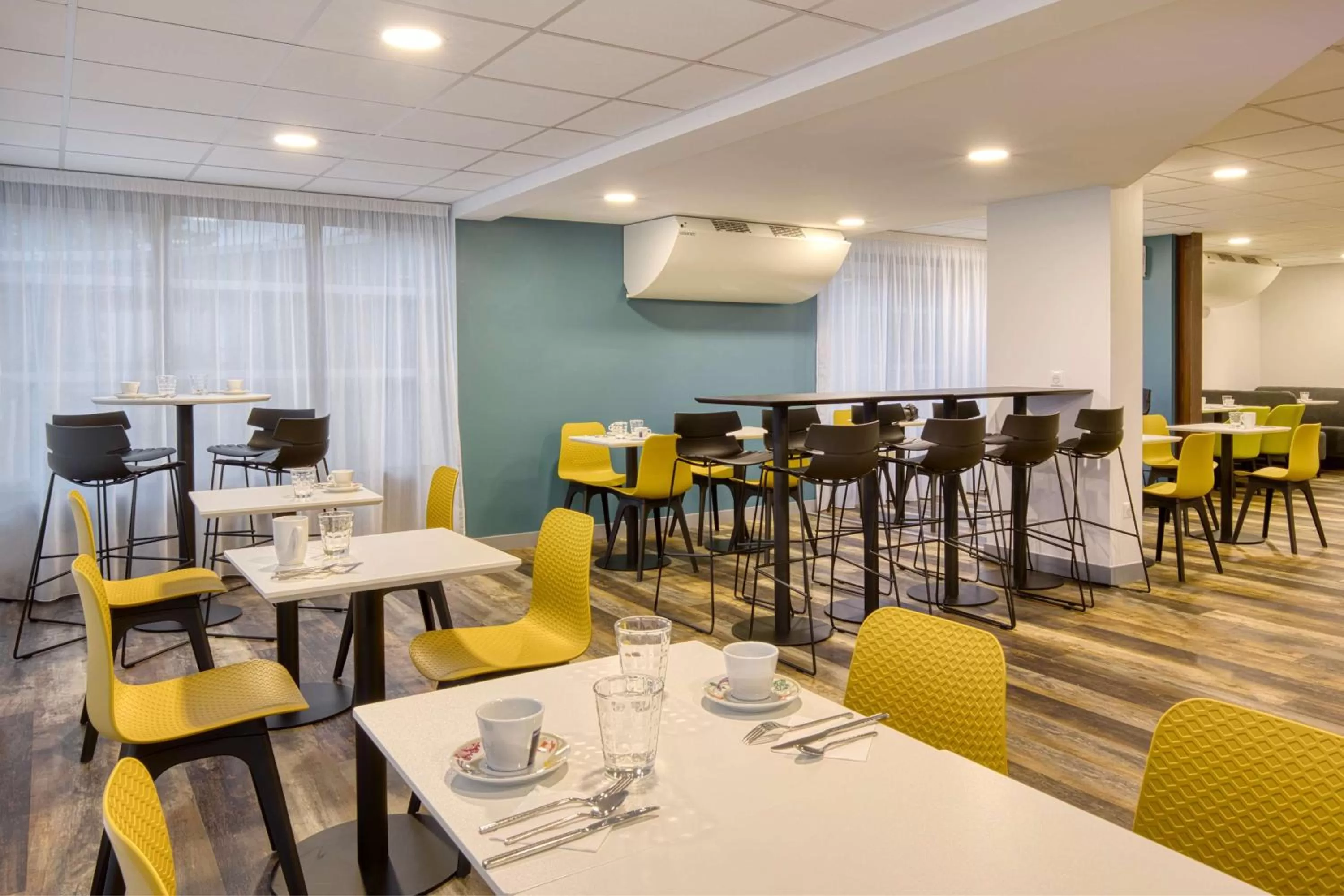 Restaurant/places to eat in Sure Hotel by Best Western Les Portes de Montauban