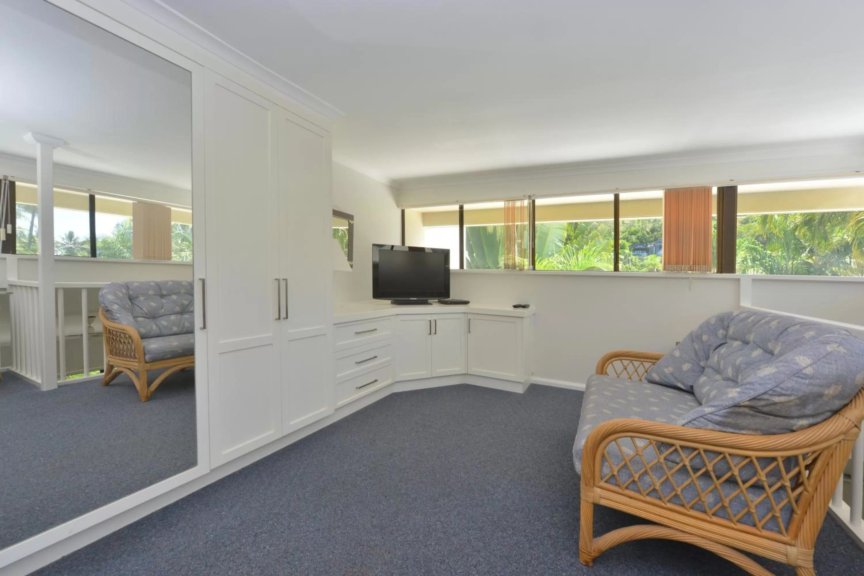 Living room in Driftwood Mantaray - Official Onsite Reception and Check In