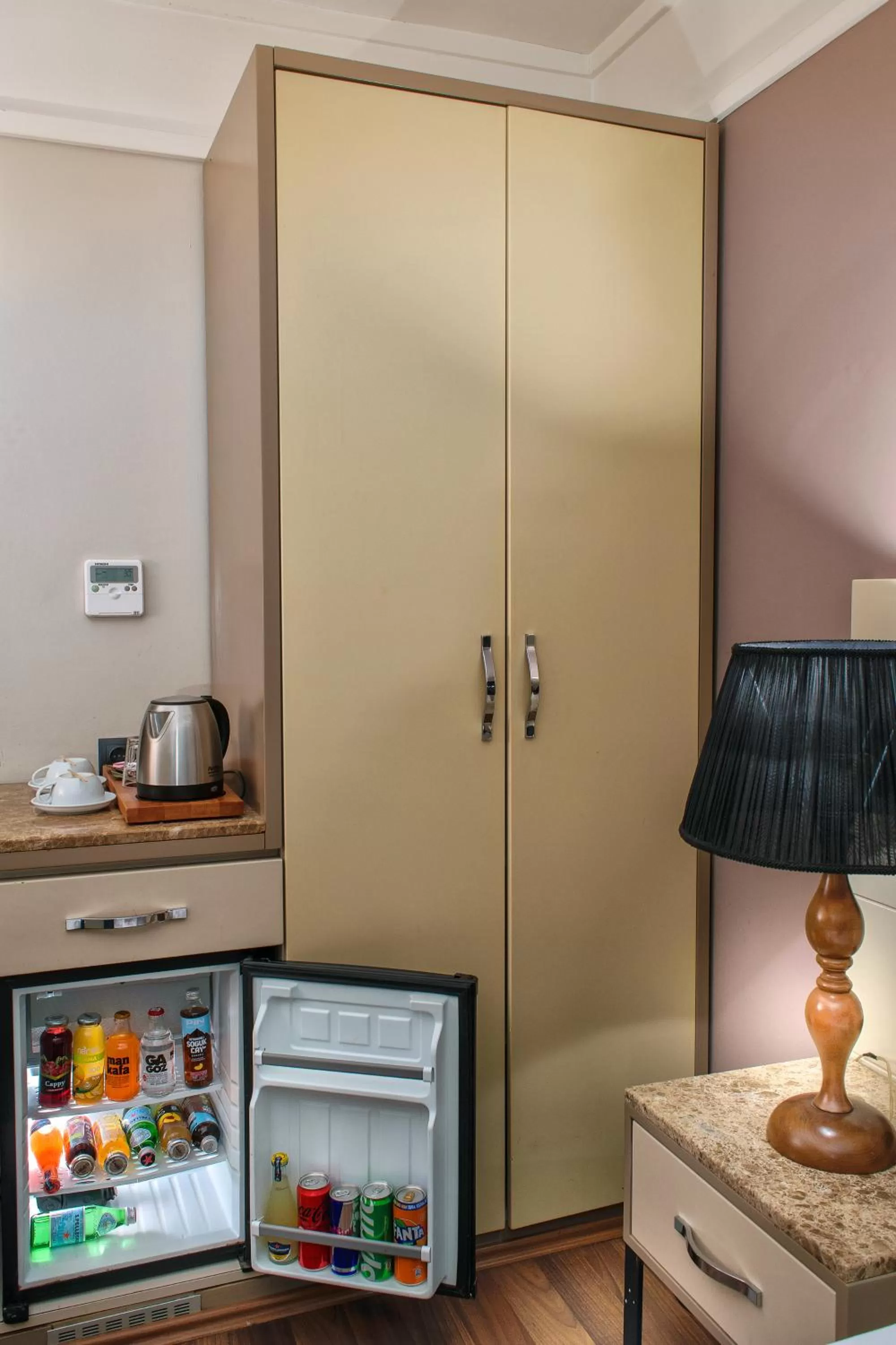 oven, Kitchen/Kitchenette in Hotel Bossuite Kadikoy