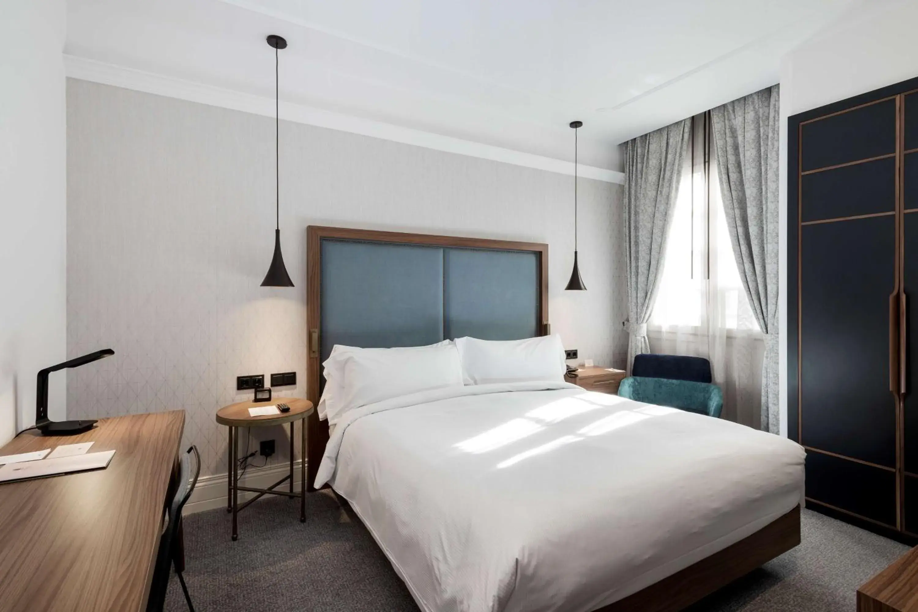King Guest Room in DoubleTree by Hilton Madrid-Prado King Guest Room in DoubleTree by Hilton Madrid-Prado