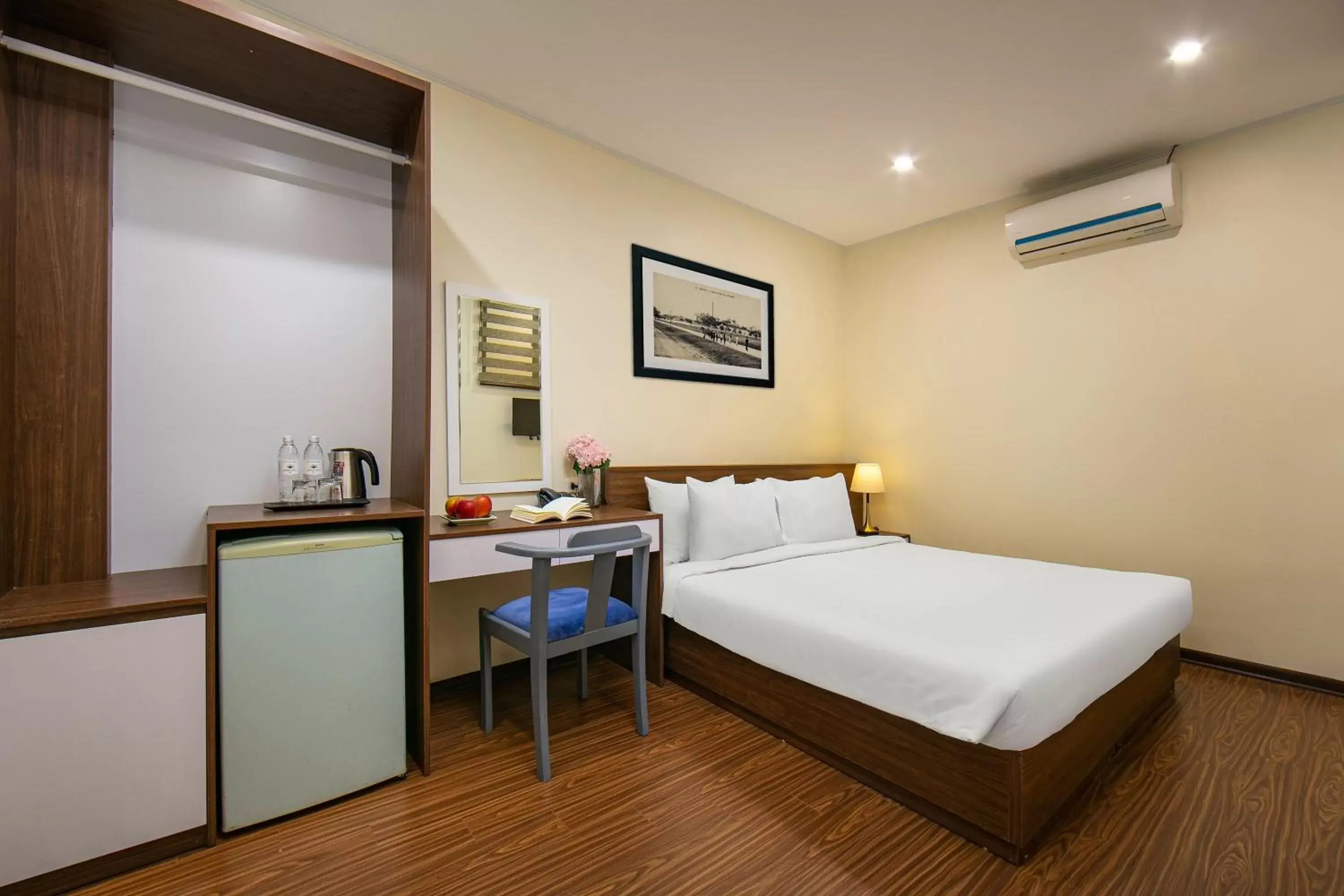 Deluxe Double Room in Queen Cafe Hotel & Pub Deluxe Double Room in Queen Cafe Hotel & Pub