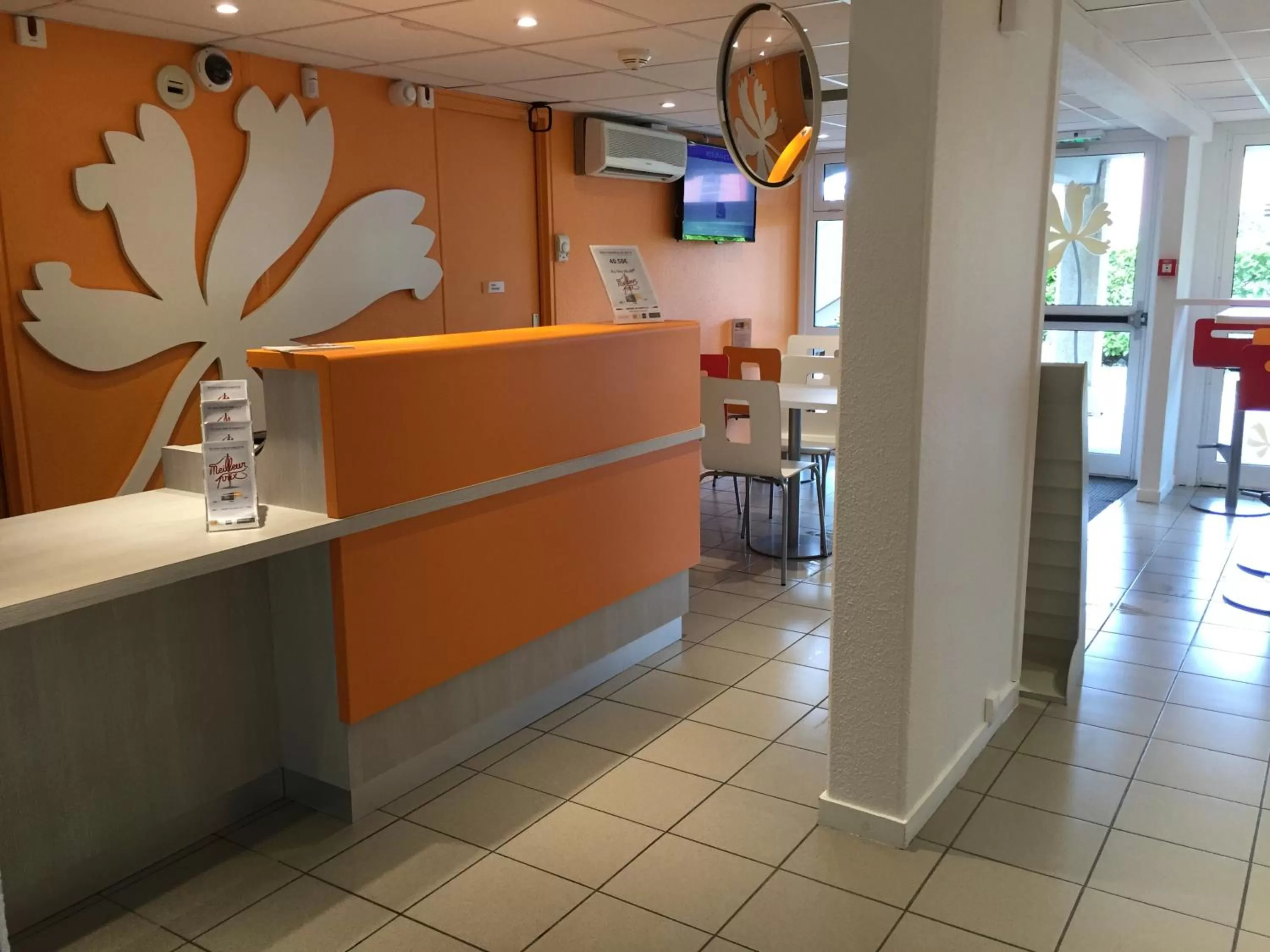 Lobby or reception in Premiere Classe Toulouse Sud - Portet