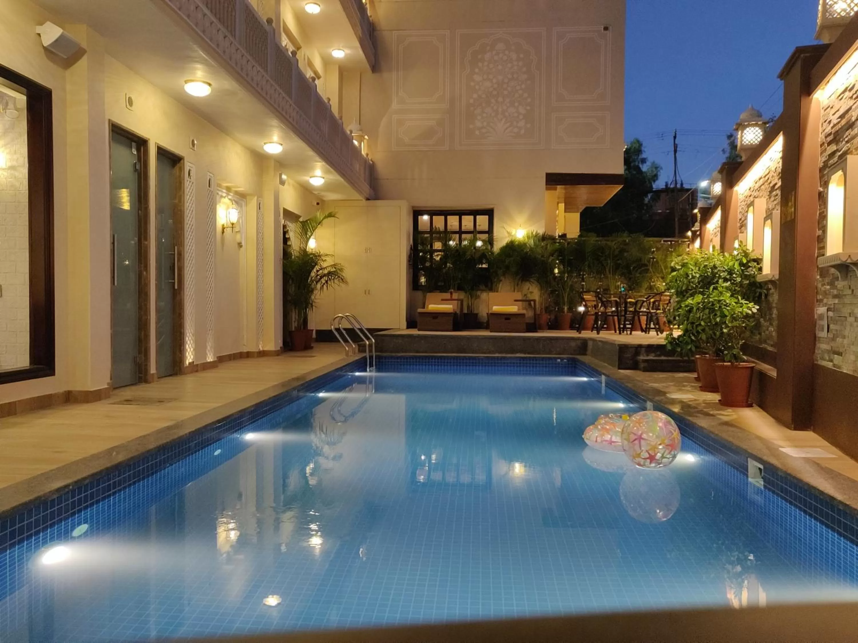 Swimming pool in Laxmi Palace Heritage Boutique Hotel