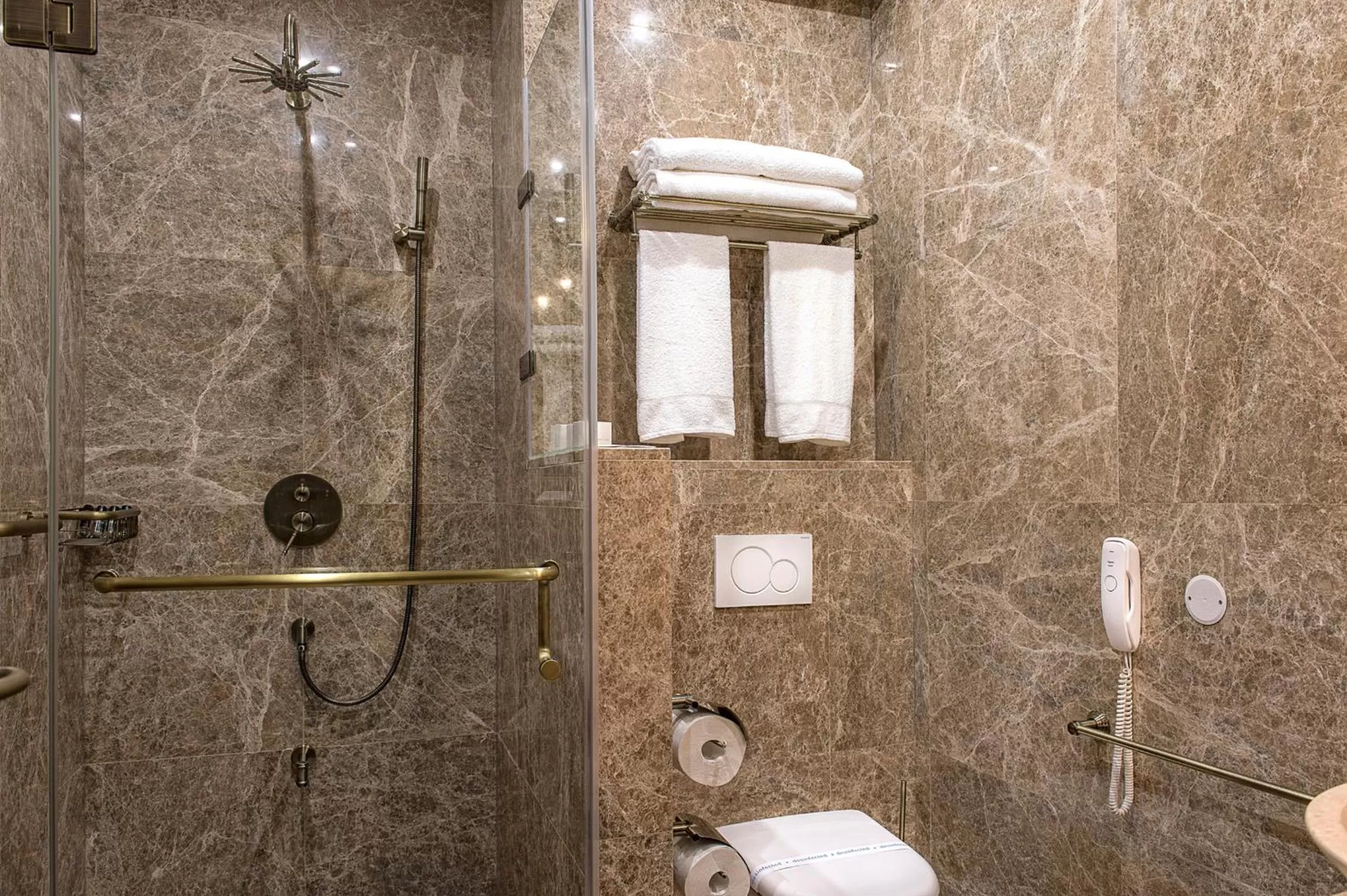 Shower in Villa Plaza Boutique Hotel & Spa