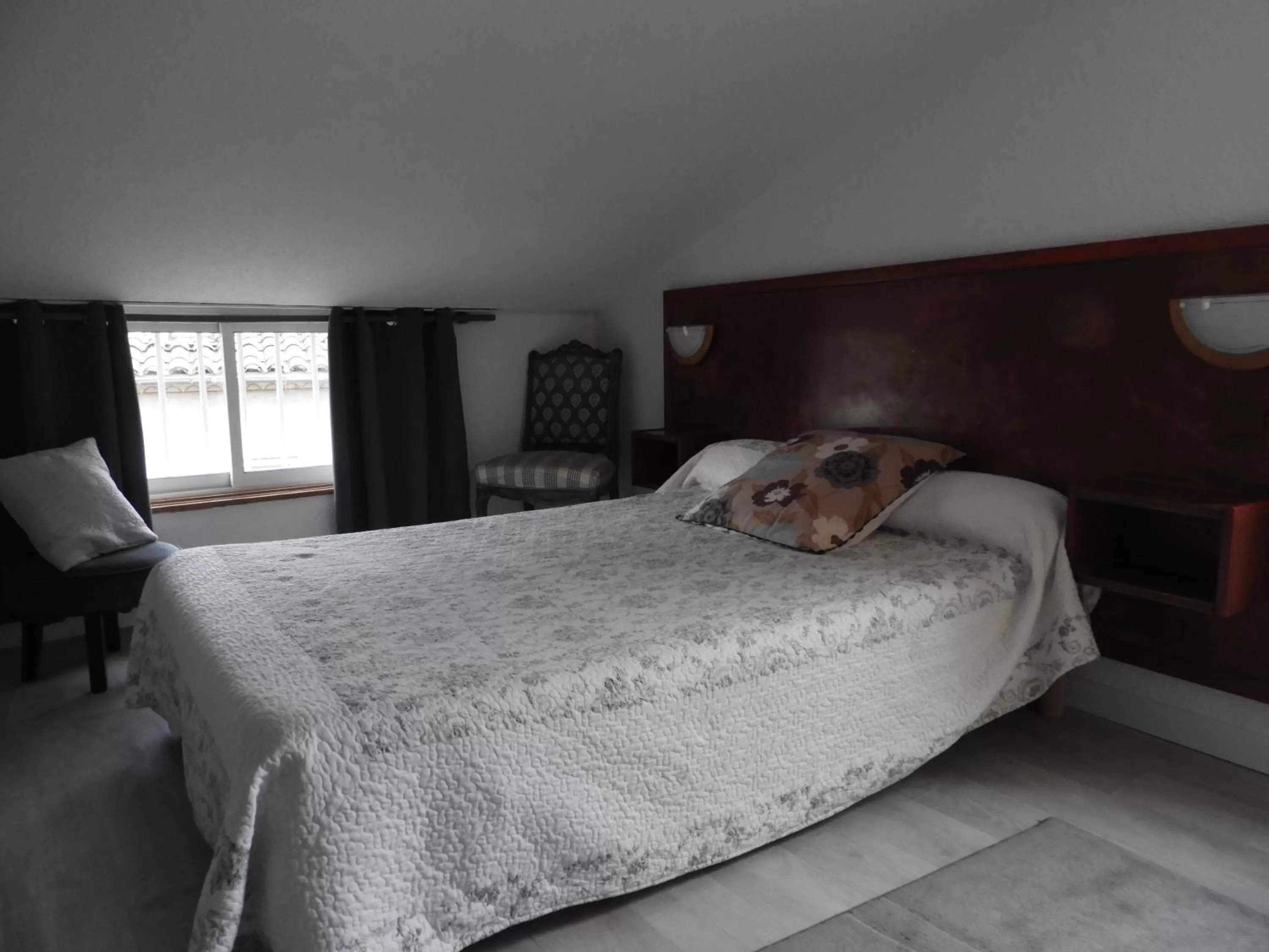 Bed in Hotel Du Commerce