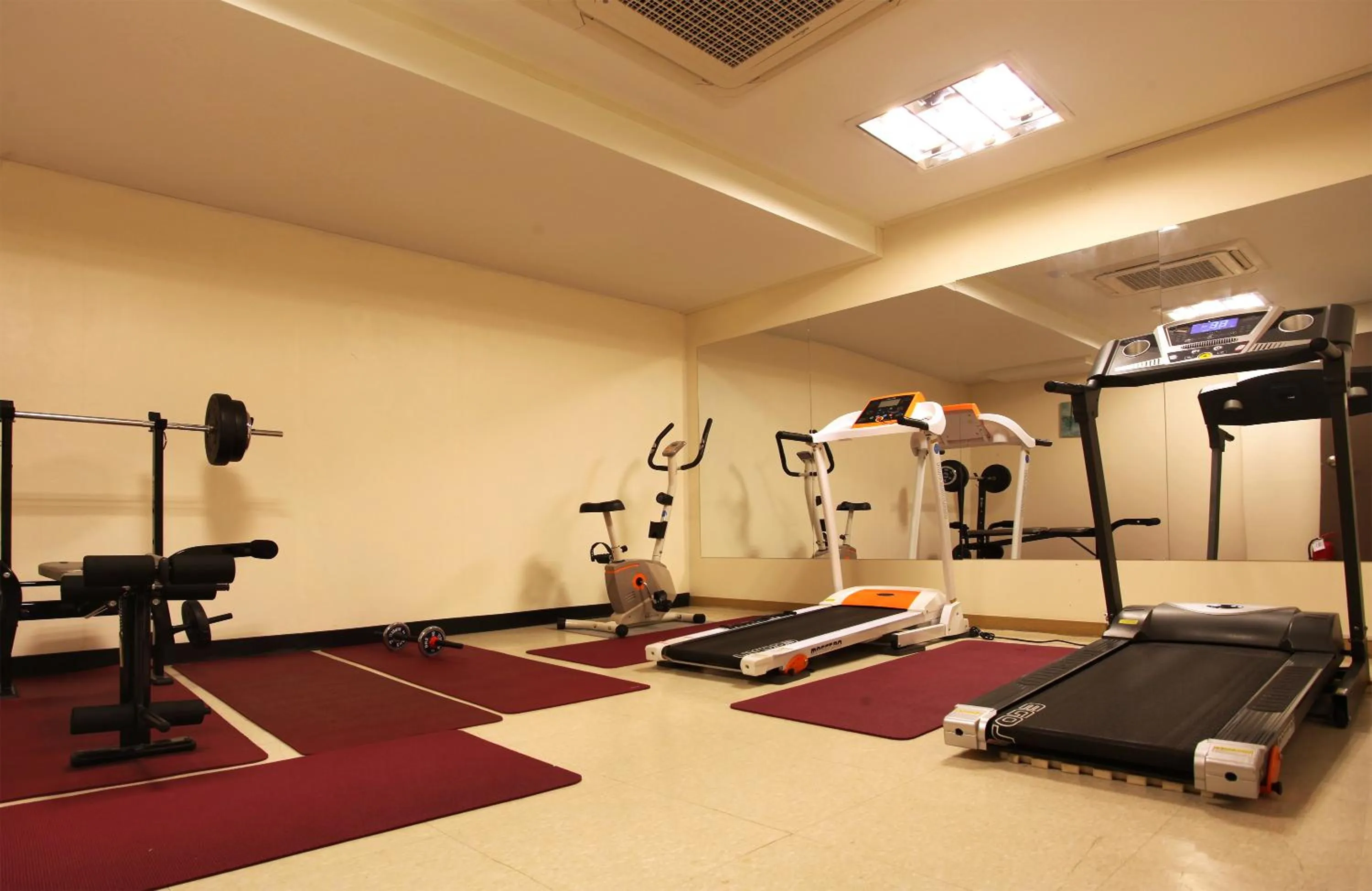 Fitness centre/facilities in Hotel Skypark Jeju 1 Newly renovated