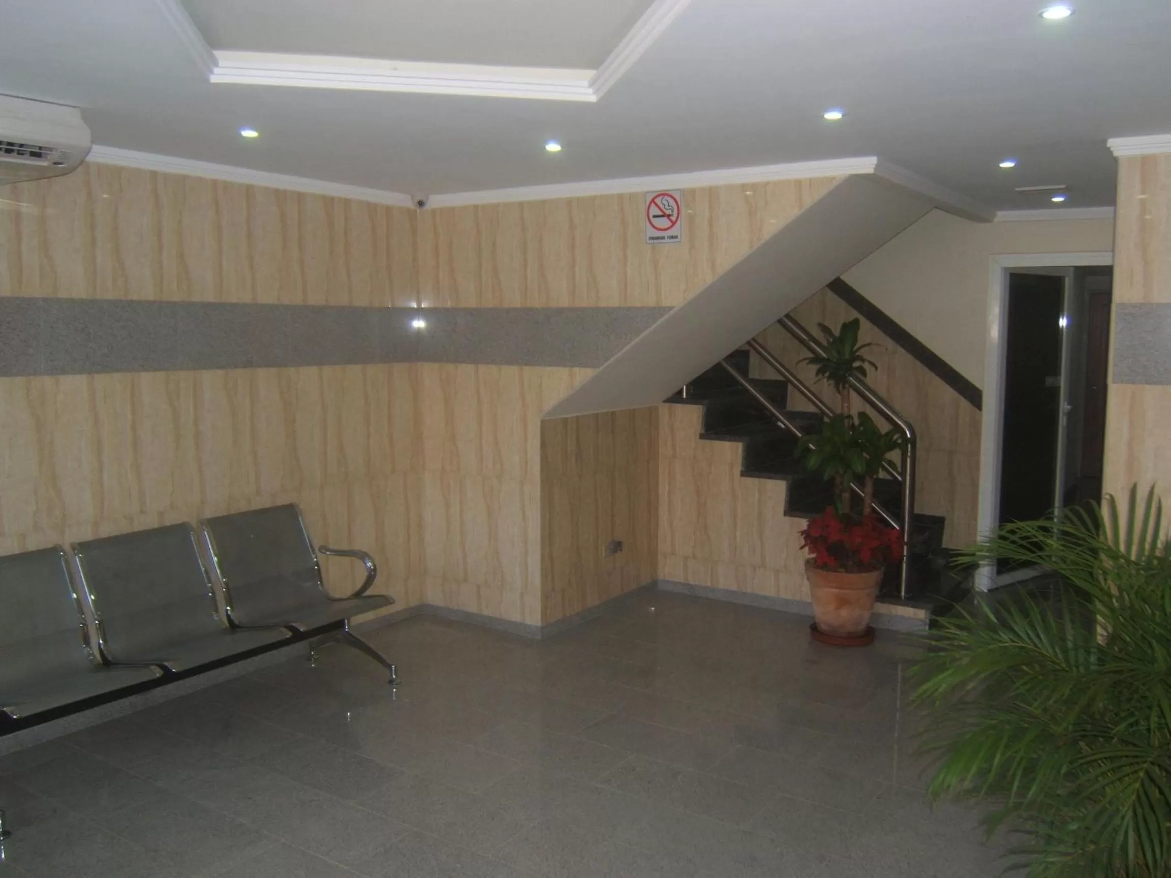 Lobby/Reception in HOTEL MUEVETE POR VARGAS