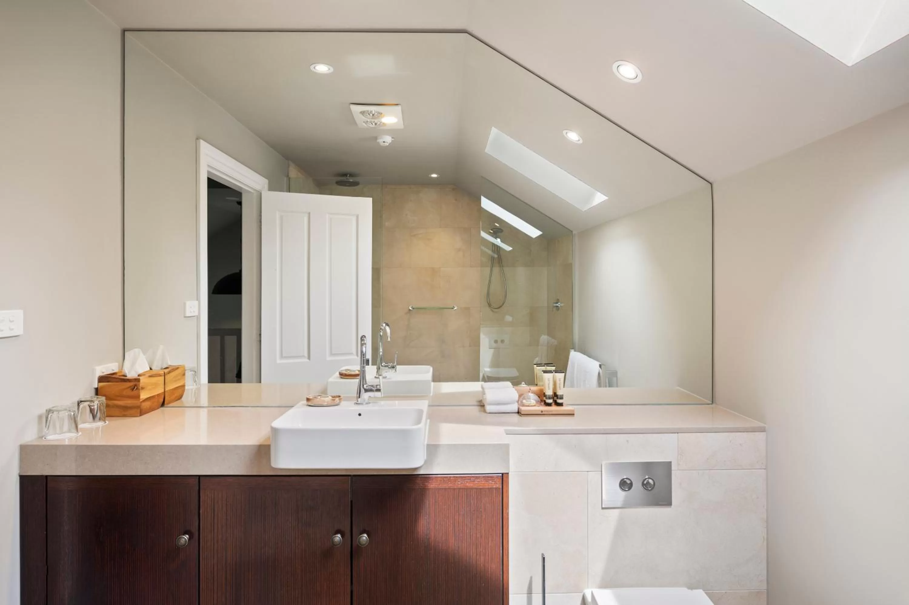 Bathroom in Parklands Country Gardens & Lodges Blue Mountains