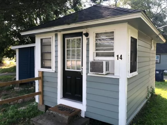 Property Building in Herring Run Motel and Tiny Cabins