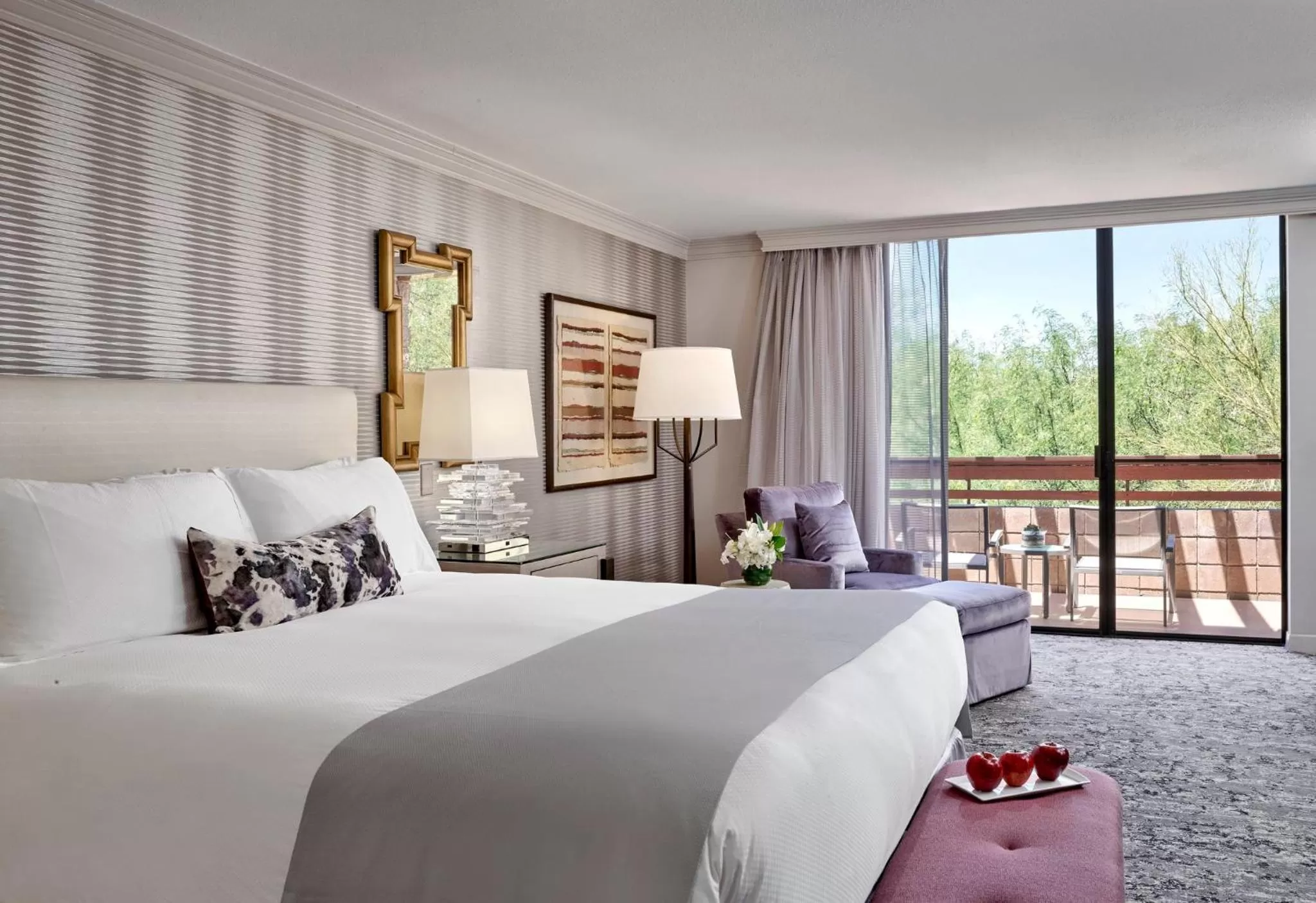 Photo of the whole room, Bed in Loews Ventana Canyon Resort