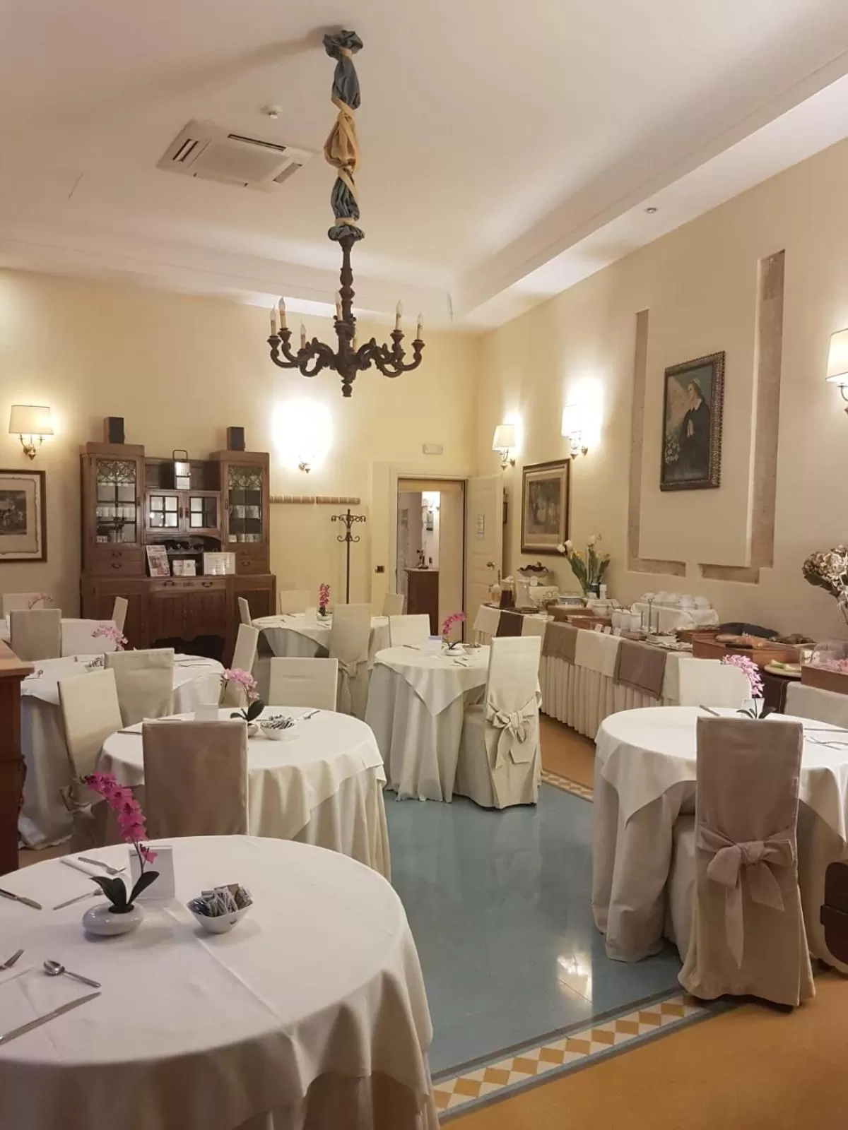 Restaurant/places to eat in Domus Mariae Albergo