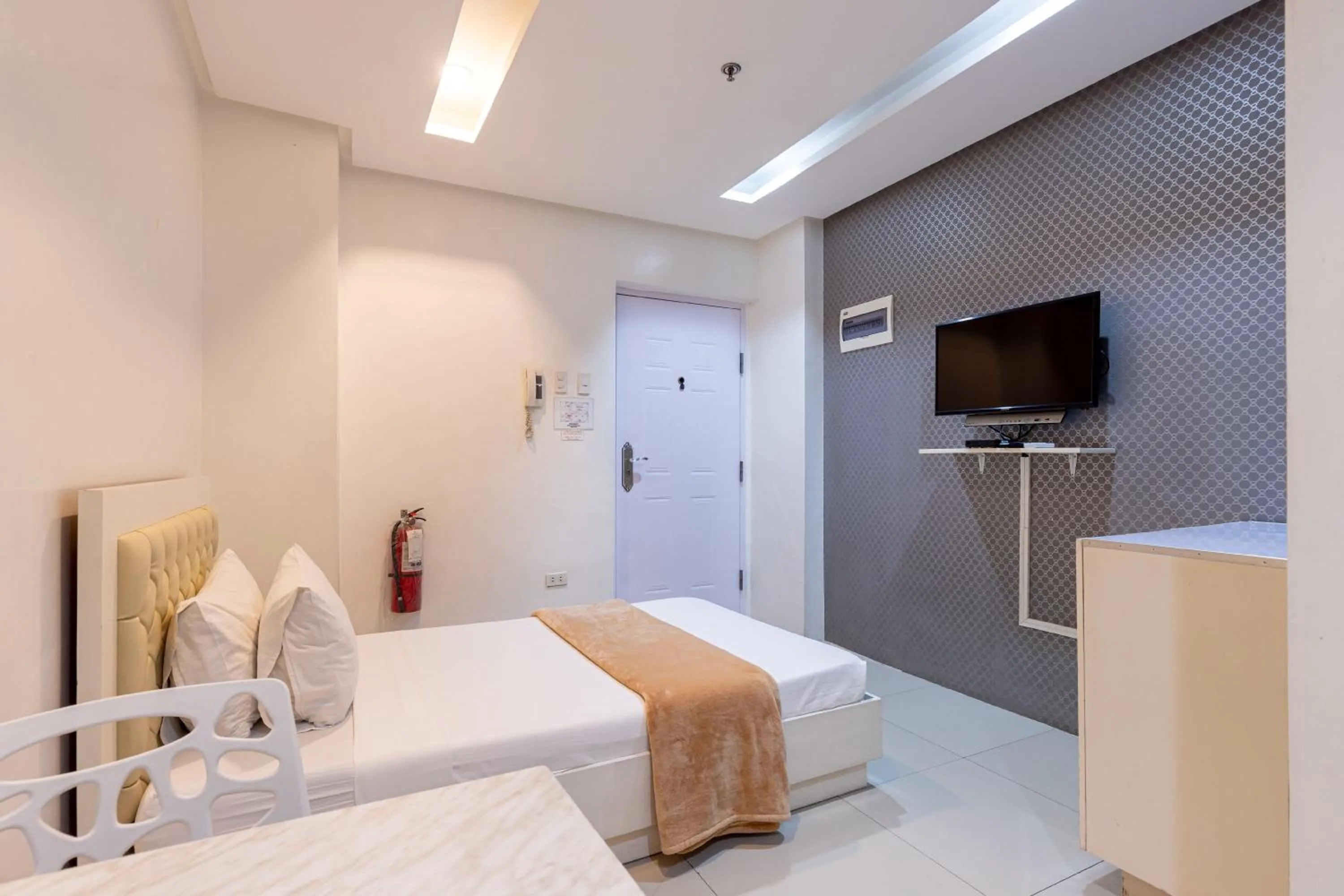 Photo of the whole room, Bed in Baymont Suites & Residences