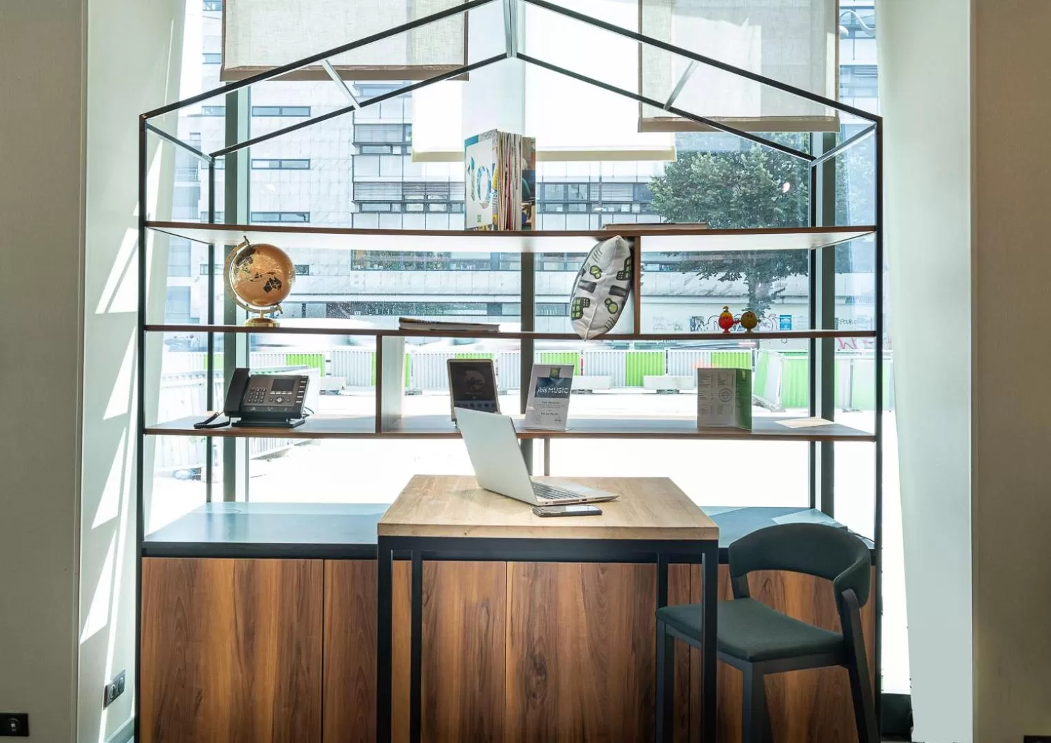 Lobby or reception in ibis Styles Paris Meteor Avenue d'Italie