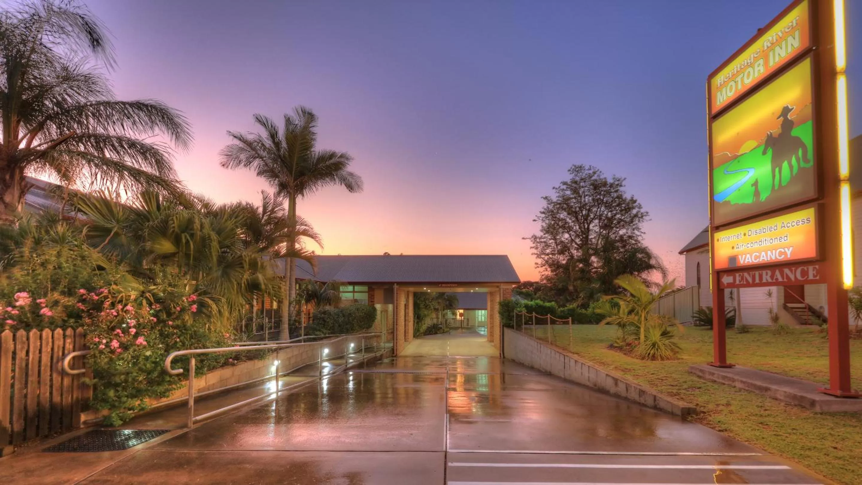 Facade/entrance in Heritage River Motor Inn