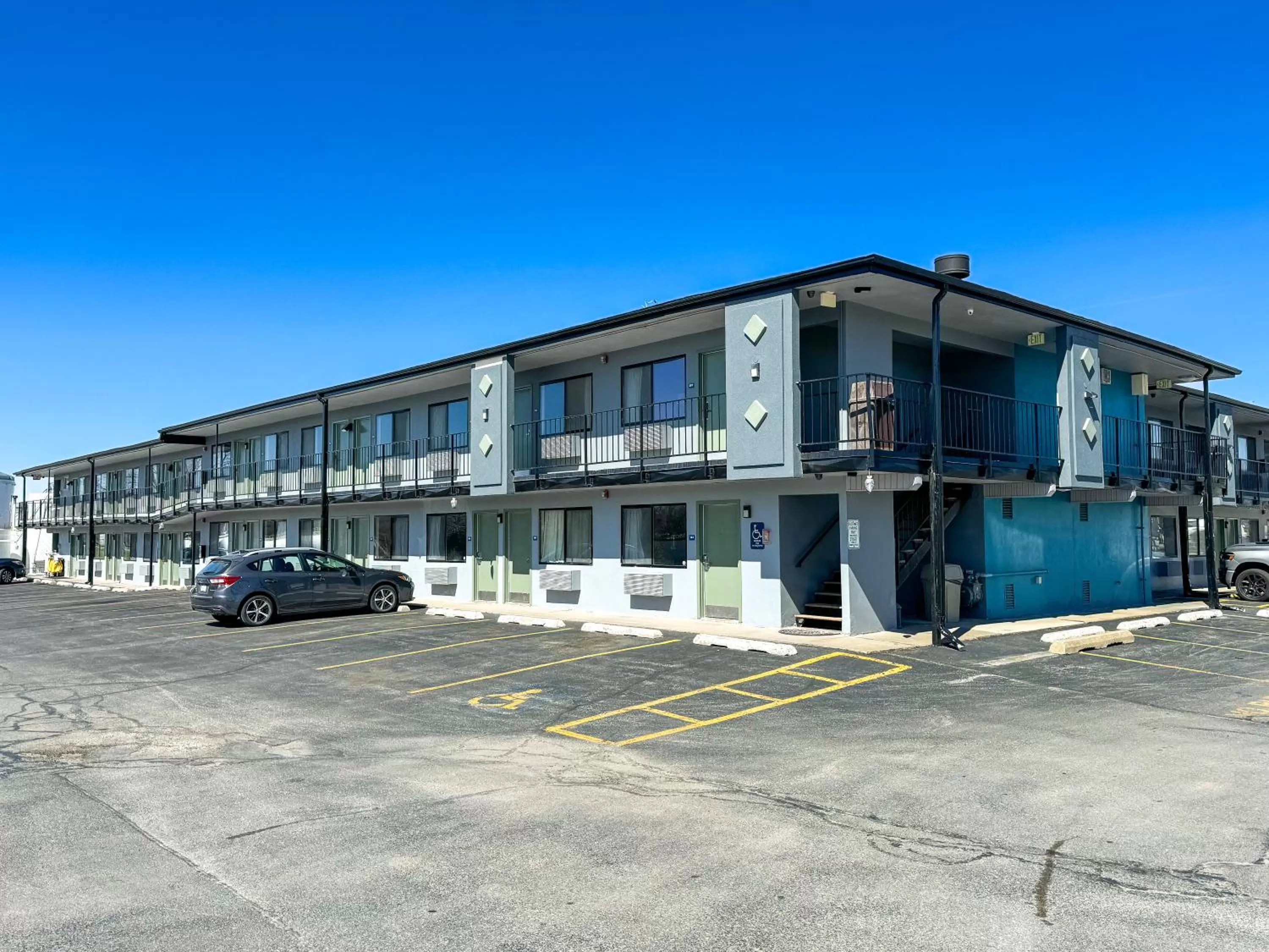 Property building in Super 7 Motel