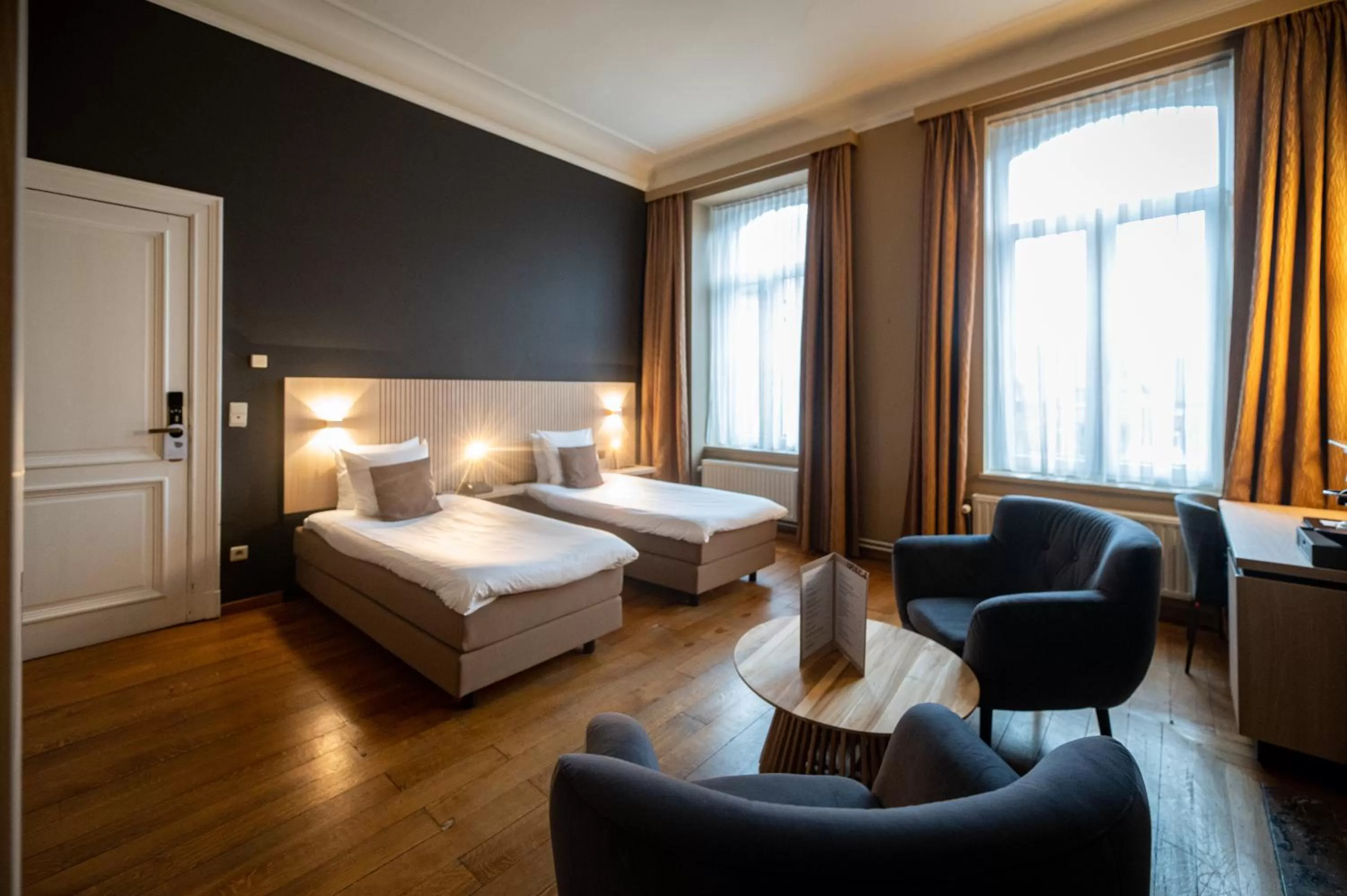 Bedroom, Bed in La Villa des Fleurs