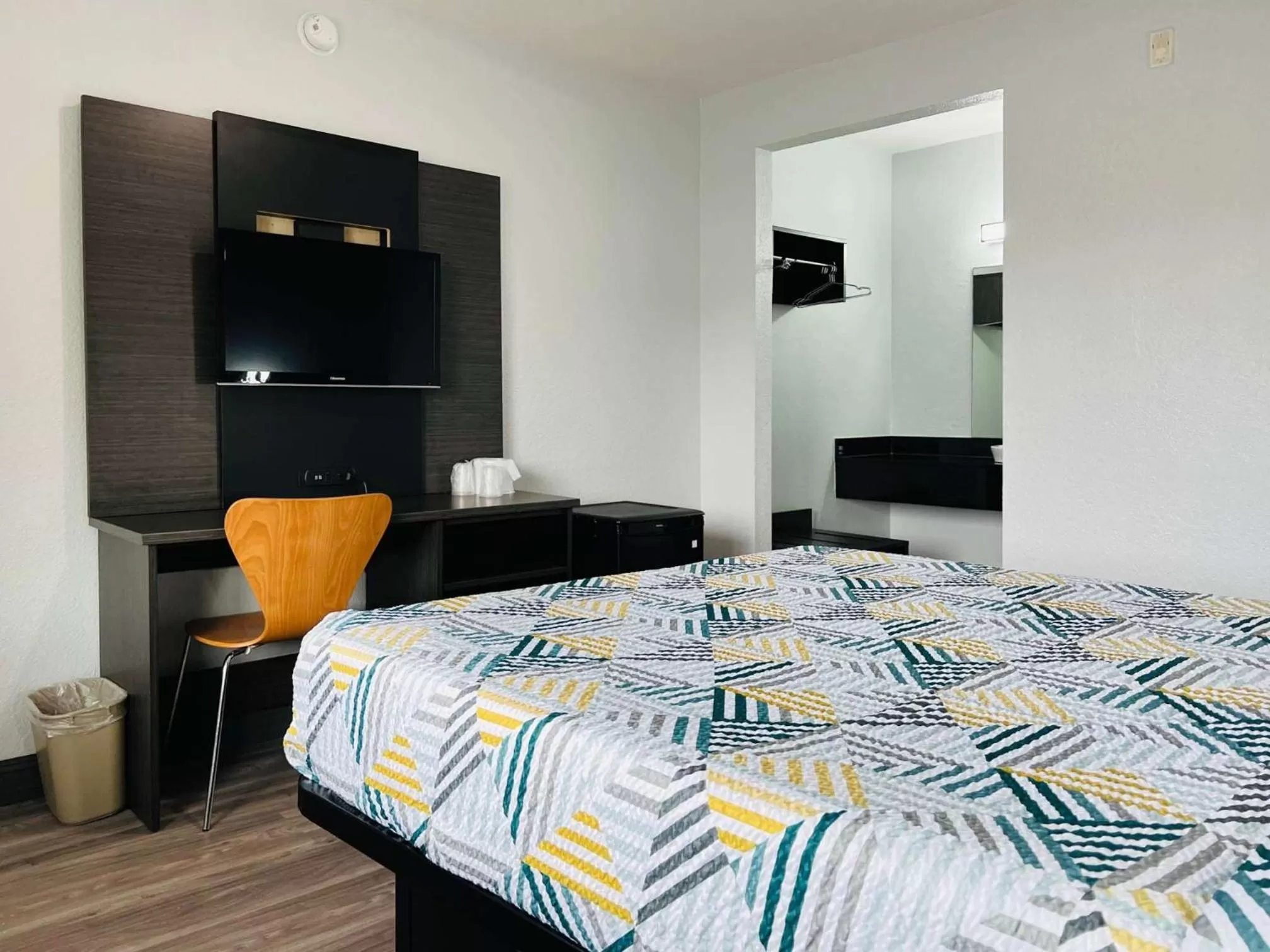 Bedroom, Bed in Motel 6-La Mesa, CA - San Diego