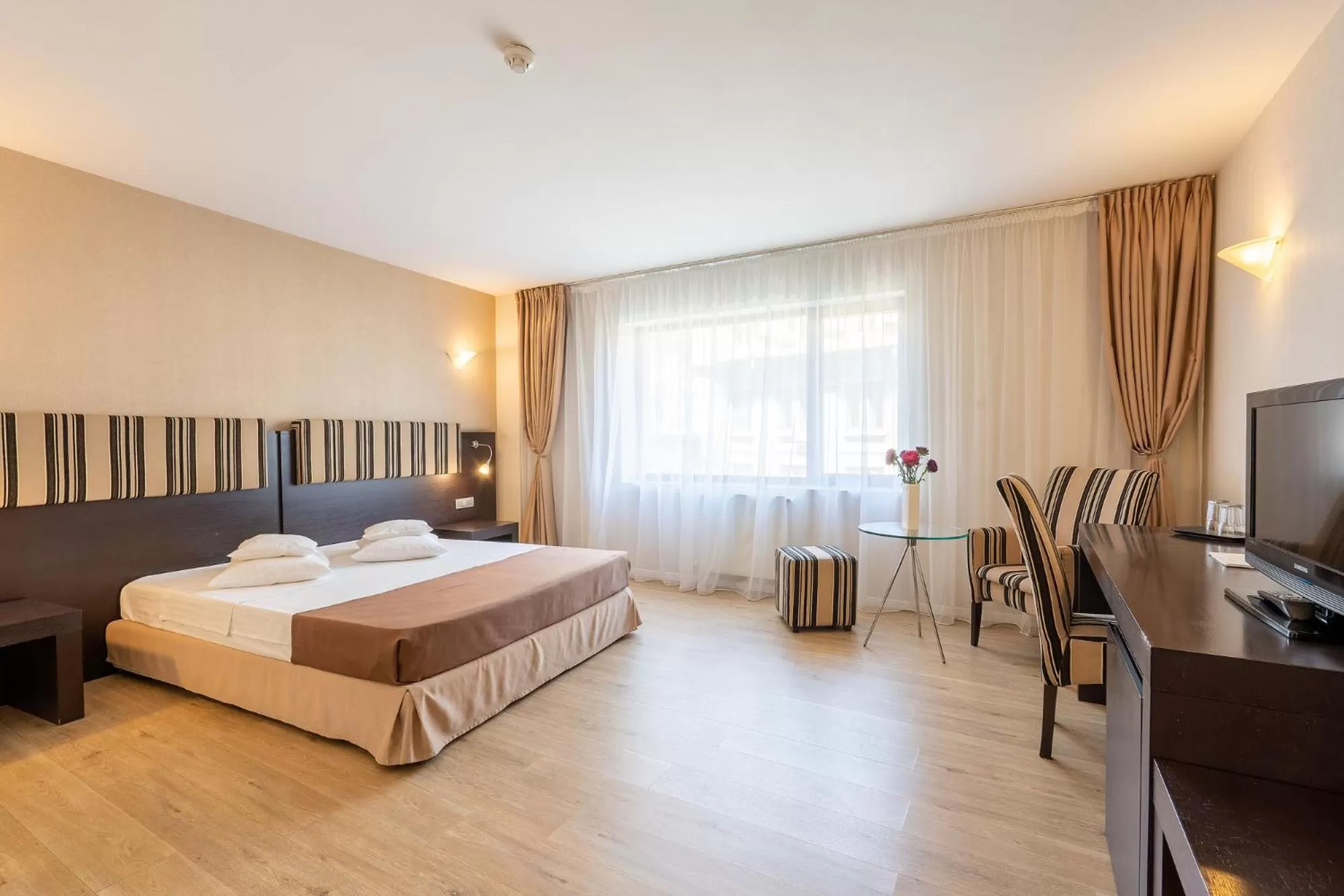 Photo of the whole room, Bed in Hotel Parliament