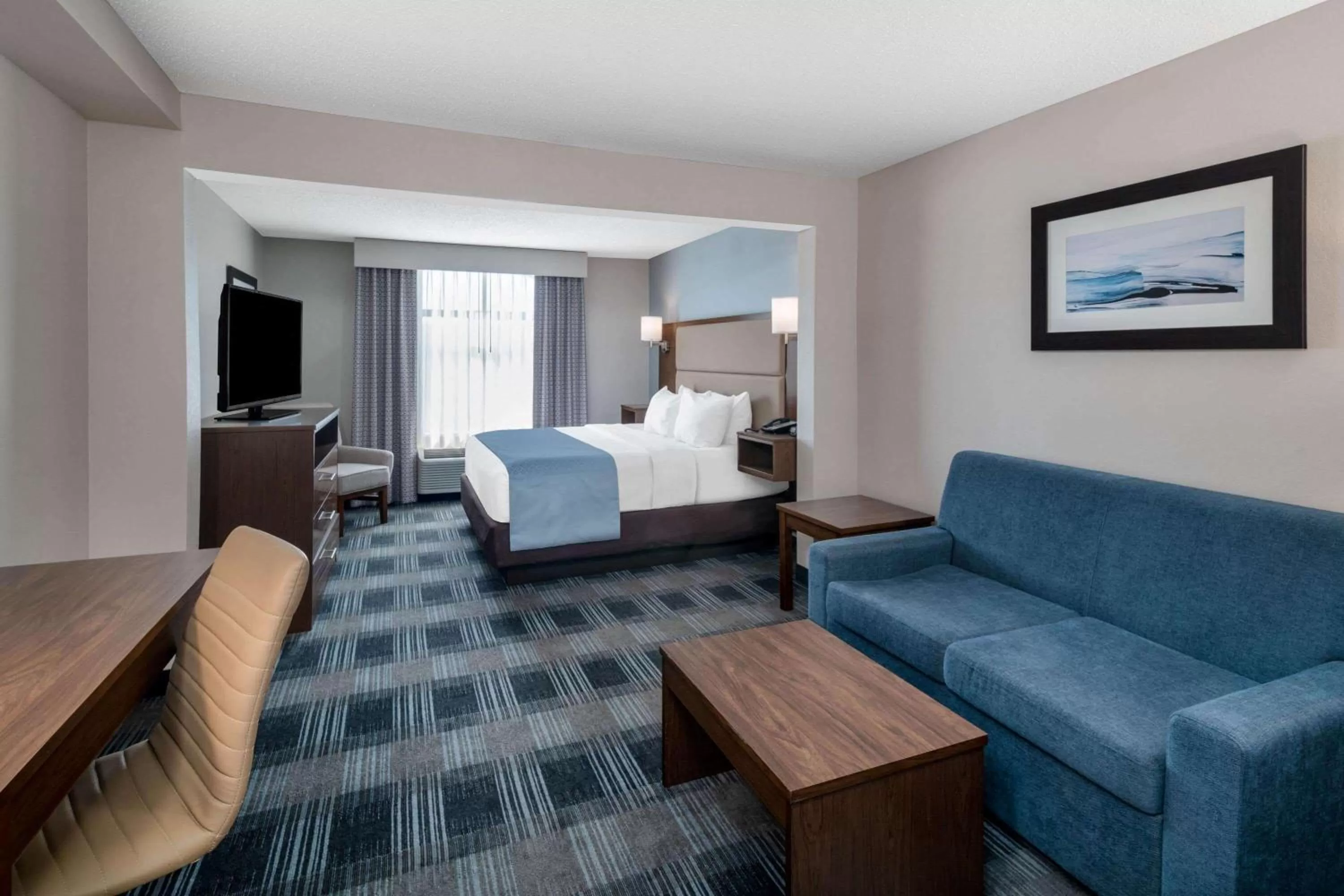 Photo of the whole room, Bed in Holiday Inn Express & Suites - Mobile - I-65 by IHG
