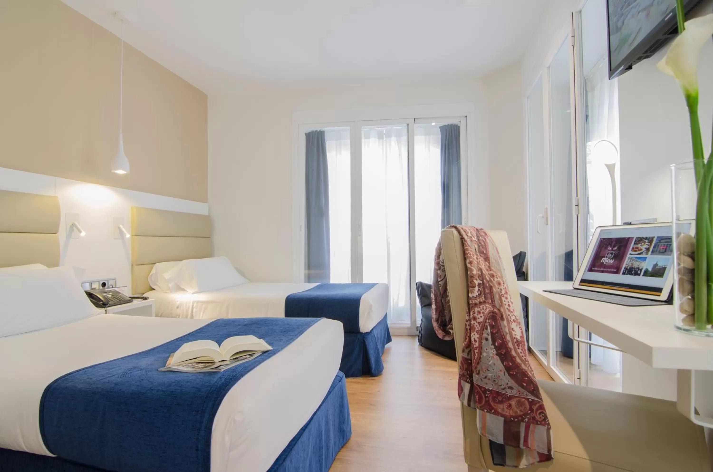 Photo of the whole room, Bed in Hotel Miau