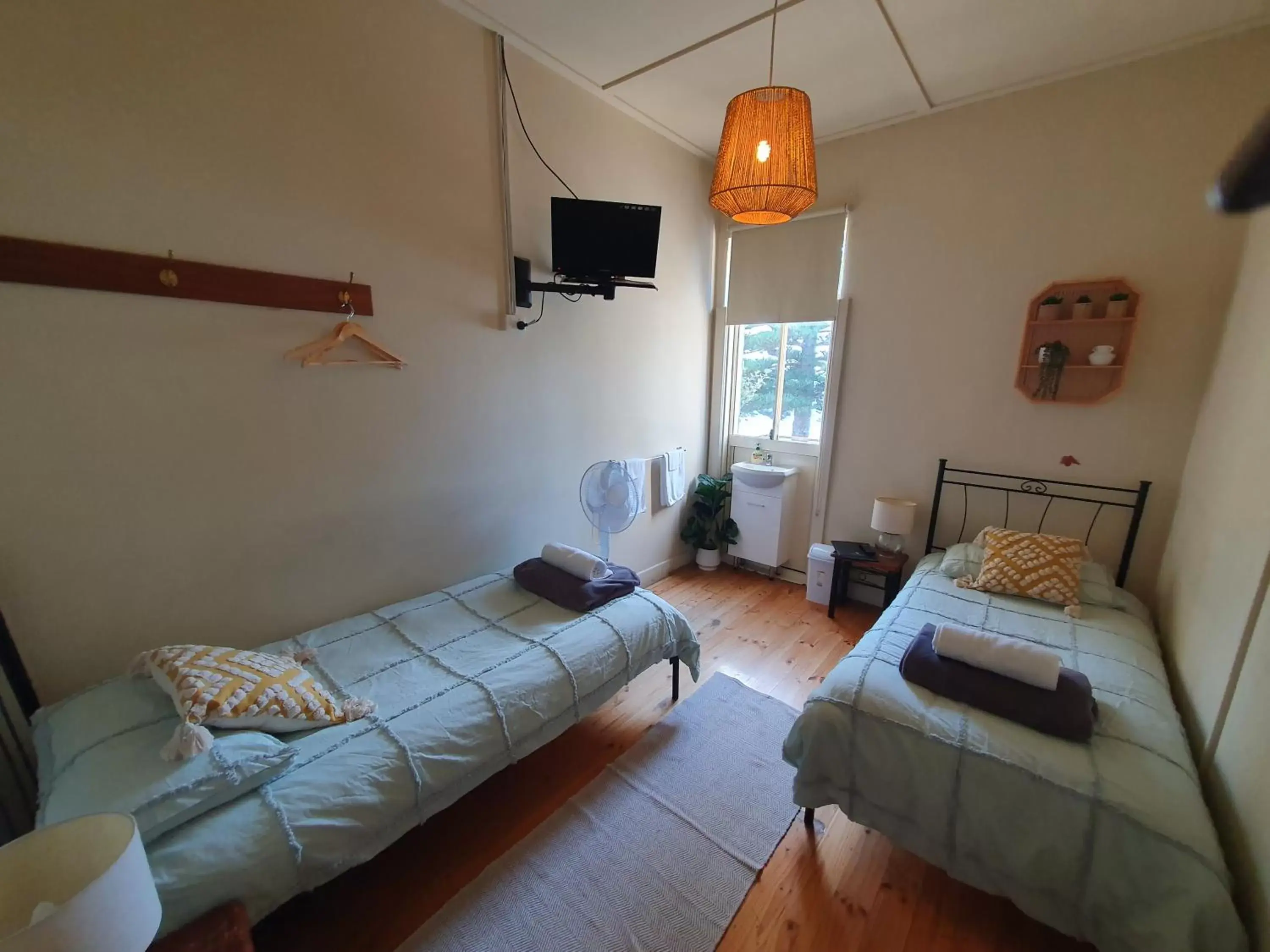 Basic Twin Room - Shared Bathrooms in Pier Hotel Port Lincoln Basic Twin Room - Shared Bathrooms in Pier Hotel Port Lincoln