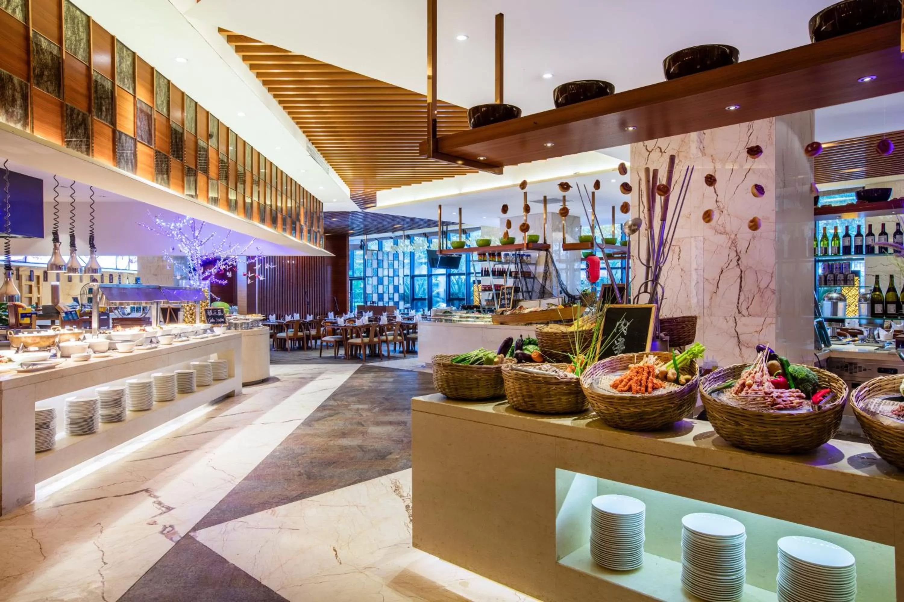 Restaurant/places to eat in Crowne Plaza Sanya City Center by IHG