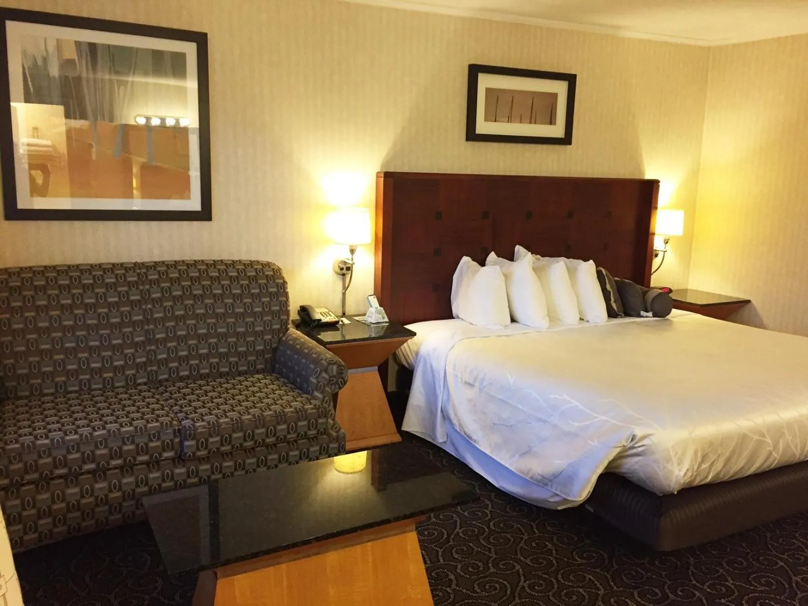 Photo of the whole room, Bed in The Black Mountain Inn