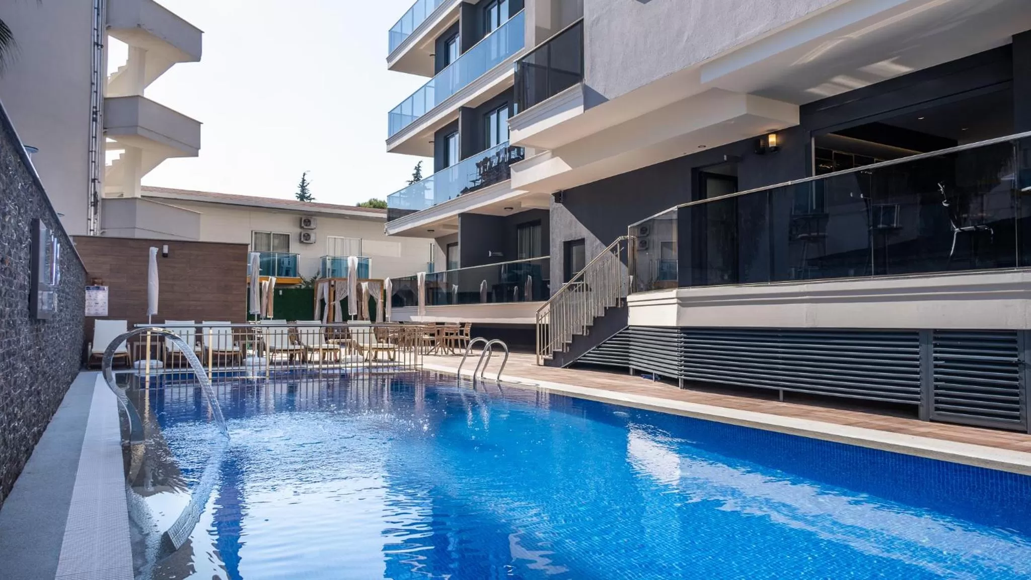 Property building, Swimming Pool in Nas Suite